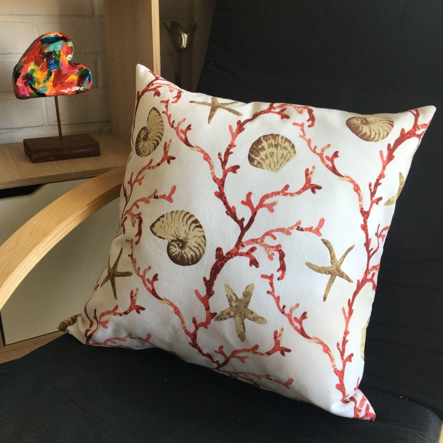 COJIN DECORATIVO DISEÑO BLANCO CORALES ROJOS 45X45 RELLENO-2