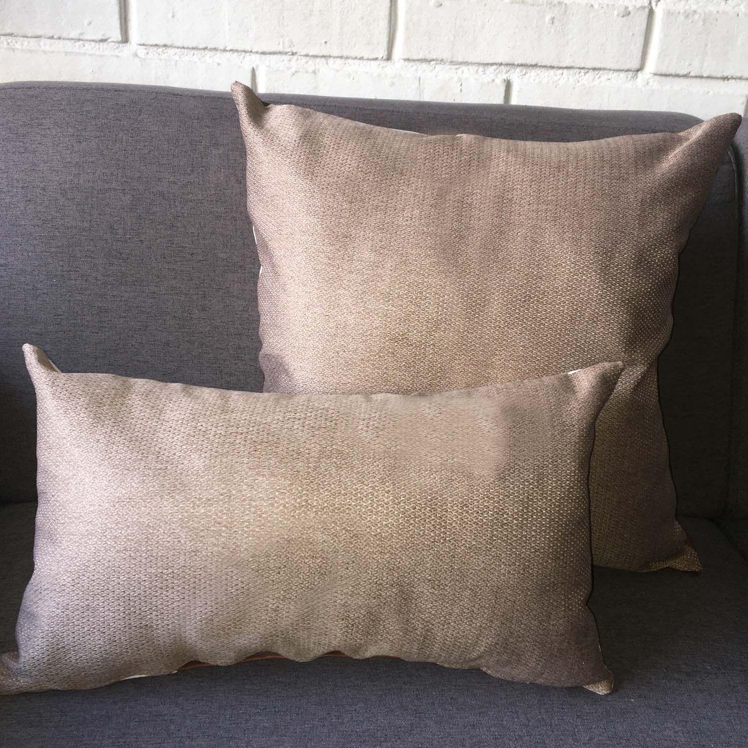 COJIN DECORATIVO DISEÑO LINO BEIGE OSCURO 45X45 RELLENO-2