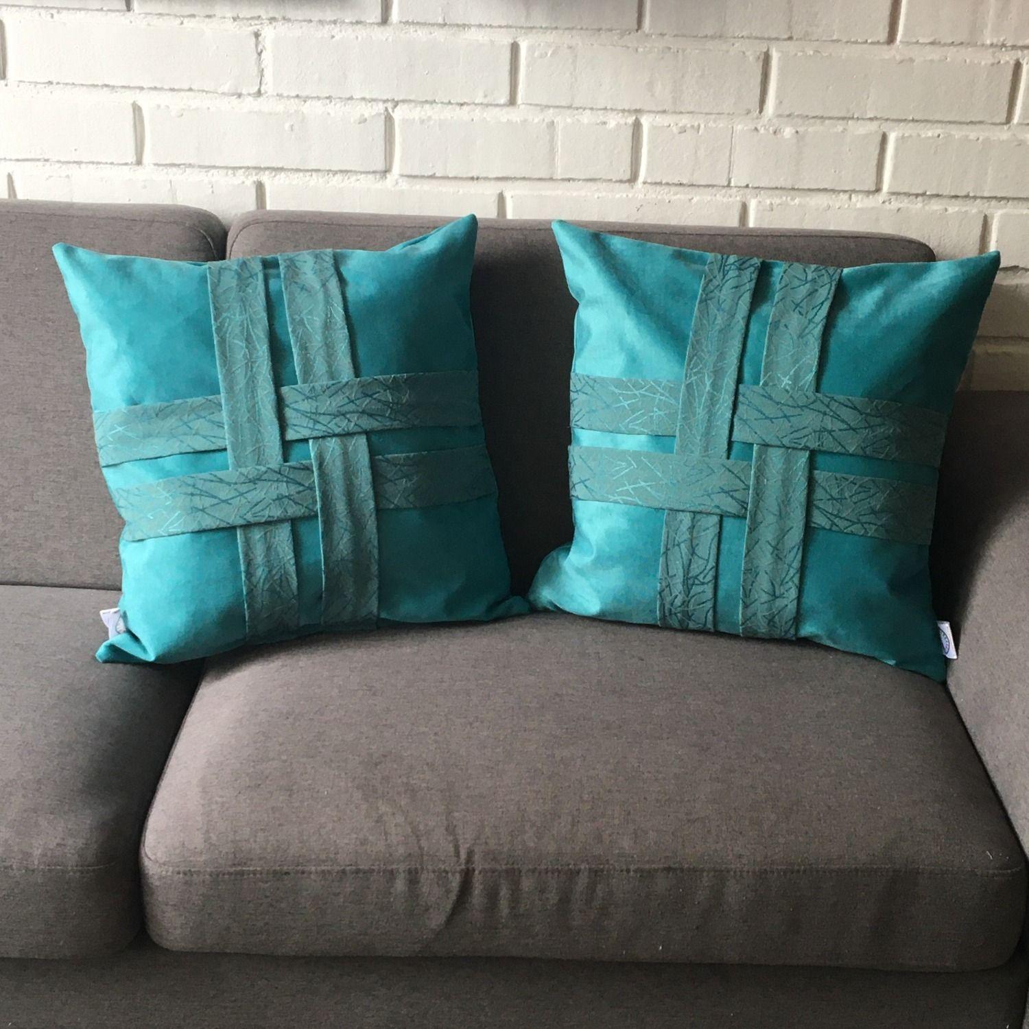 COJIN DECORATIVO DISEÑO CINTAS TURQUESA 45X45 RELLENO-2