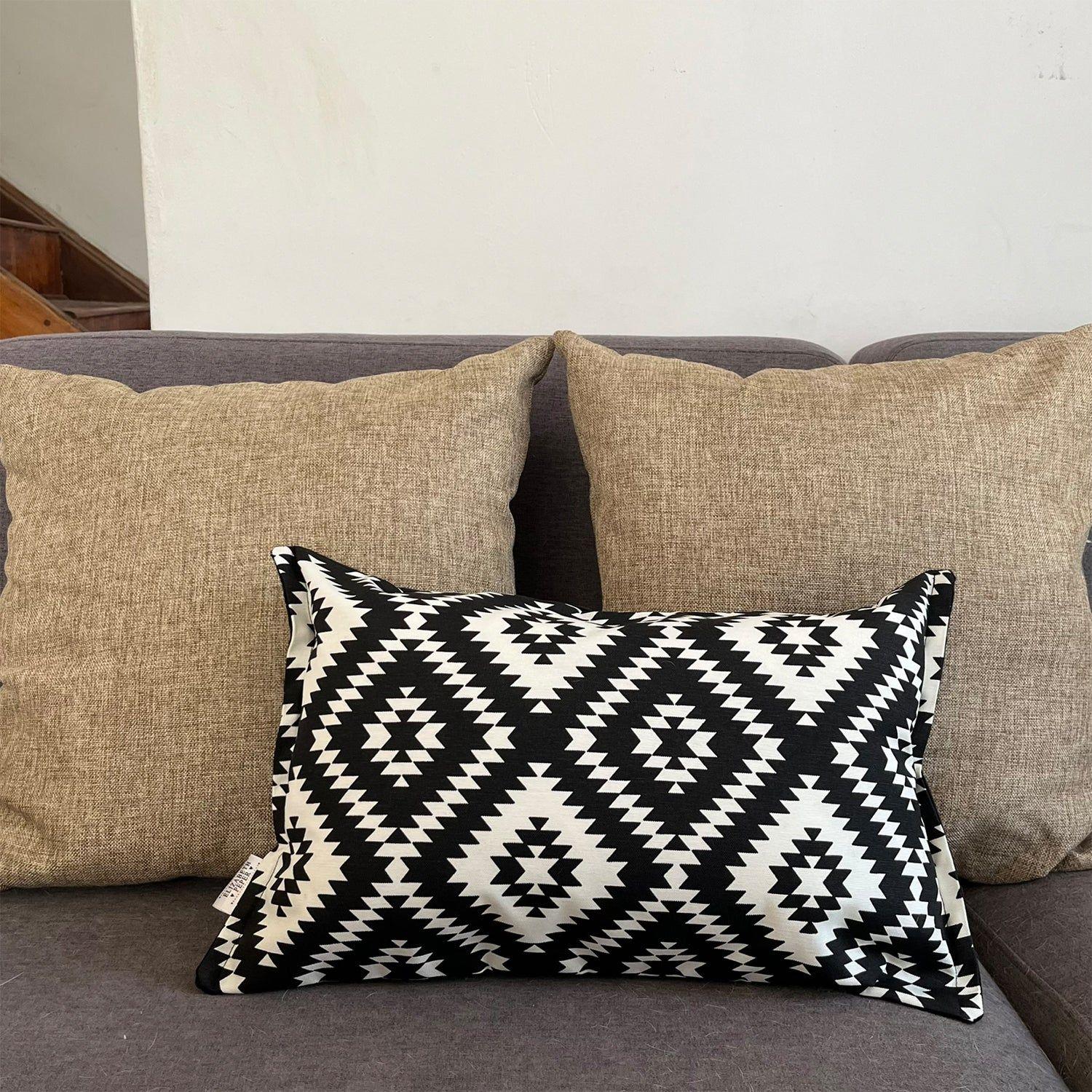 Cojin Decorativo Diseño Rombo Negro 50x30 Relleno-3