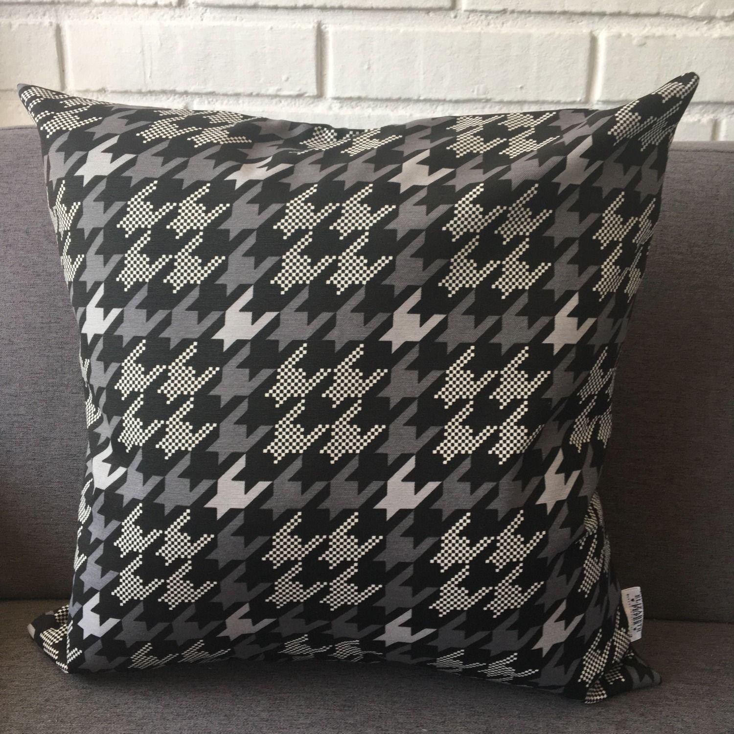 COJIN DECORATIVO DISEÑO PRINT GRIS Y NEGRO 45X45 RELLENO-2