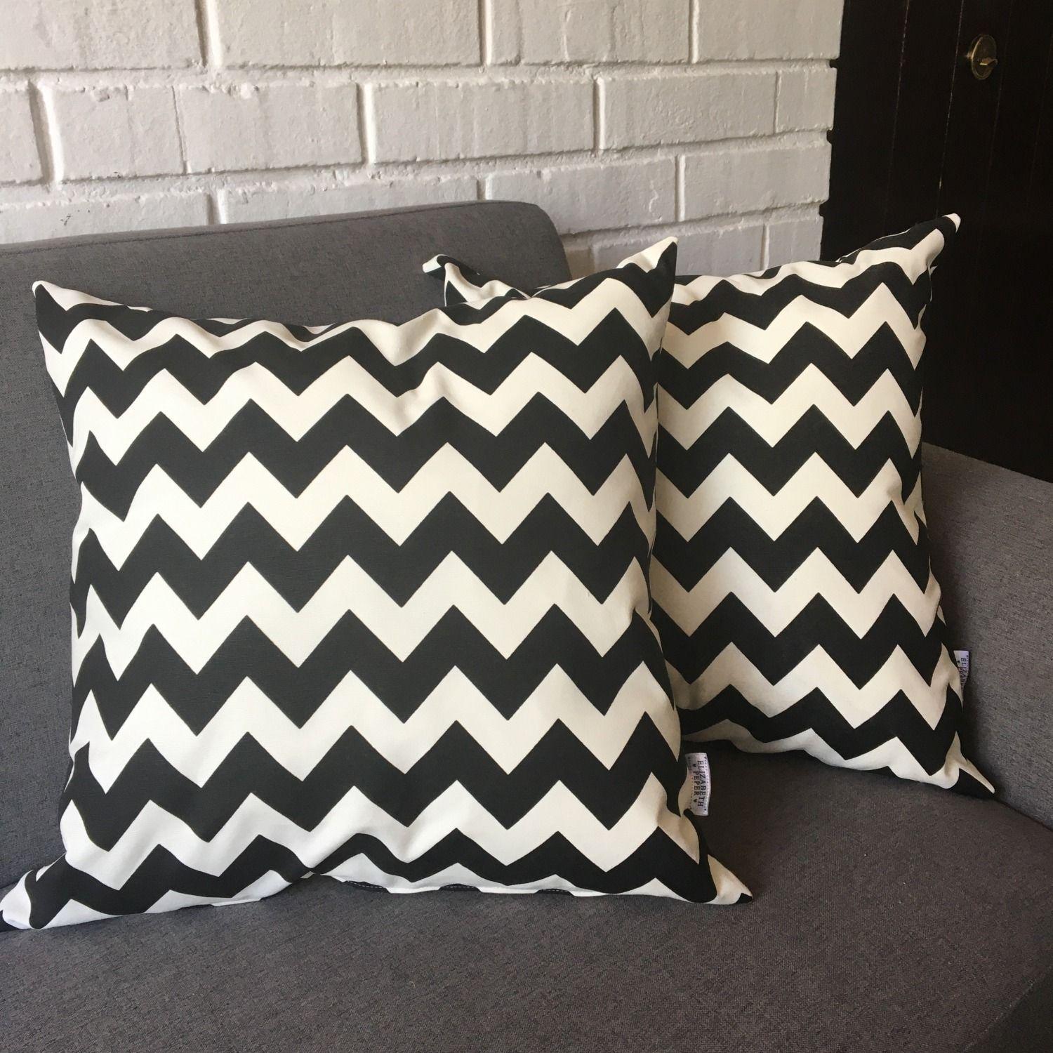FUNDA COJIN DECORATIVO DISEÑO ZIGZAG BLANCO Y NEGRO 45X45-2