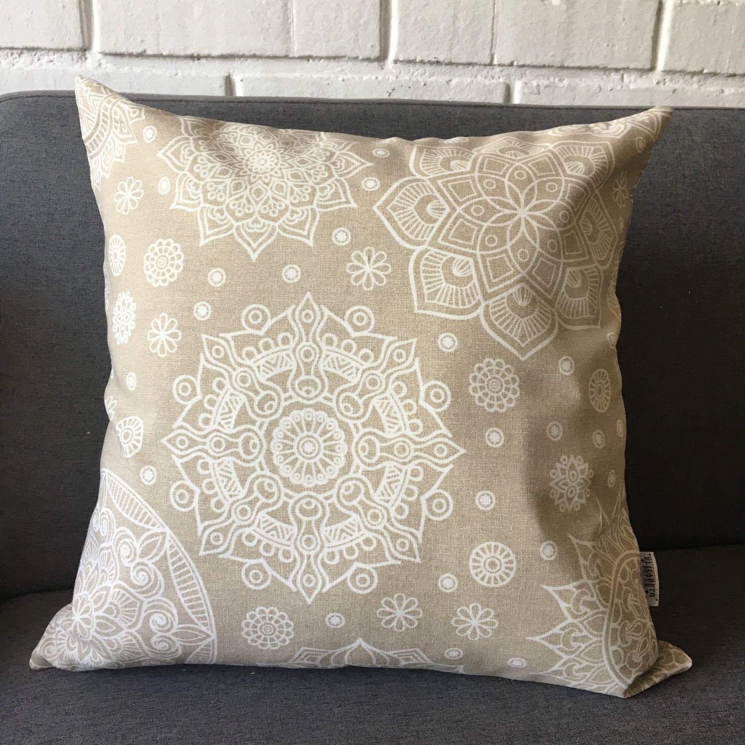 FUNDA COJIN DECORATIVO DISEÑO MANDALAS CREMA 60x60-1