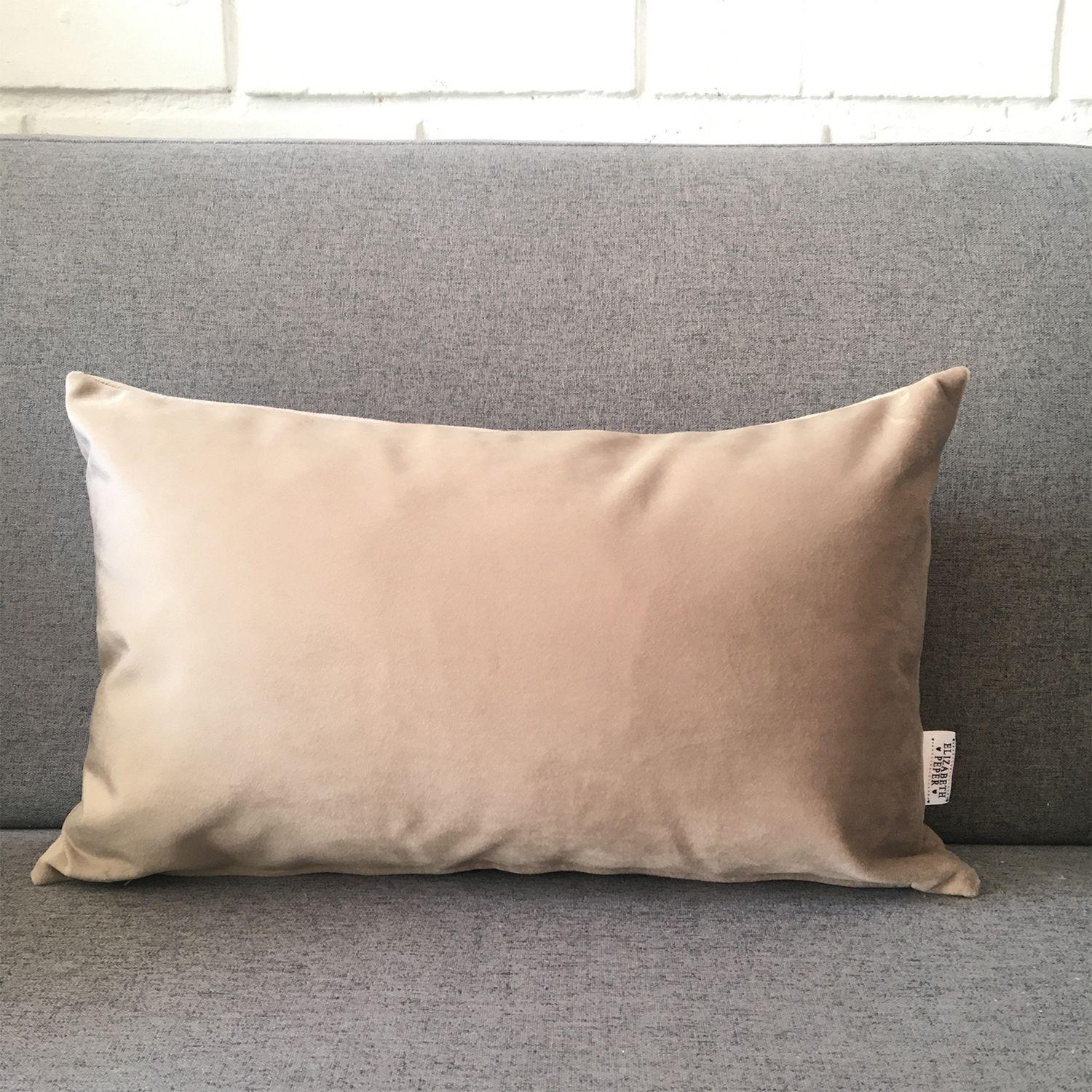 COJIN DECORATIVO DISEÑO SUAVE BEIGE 50X30 RELLENO-2