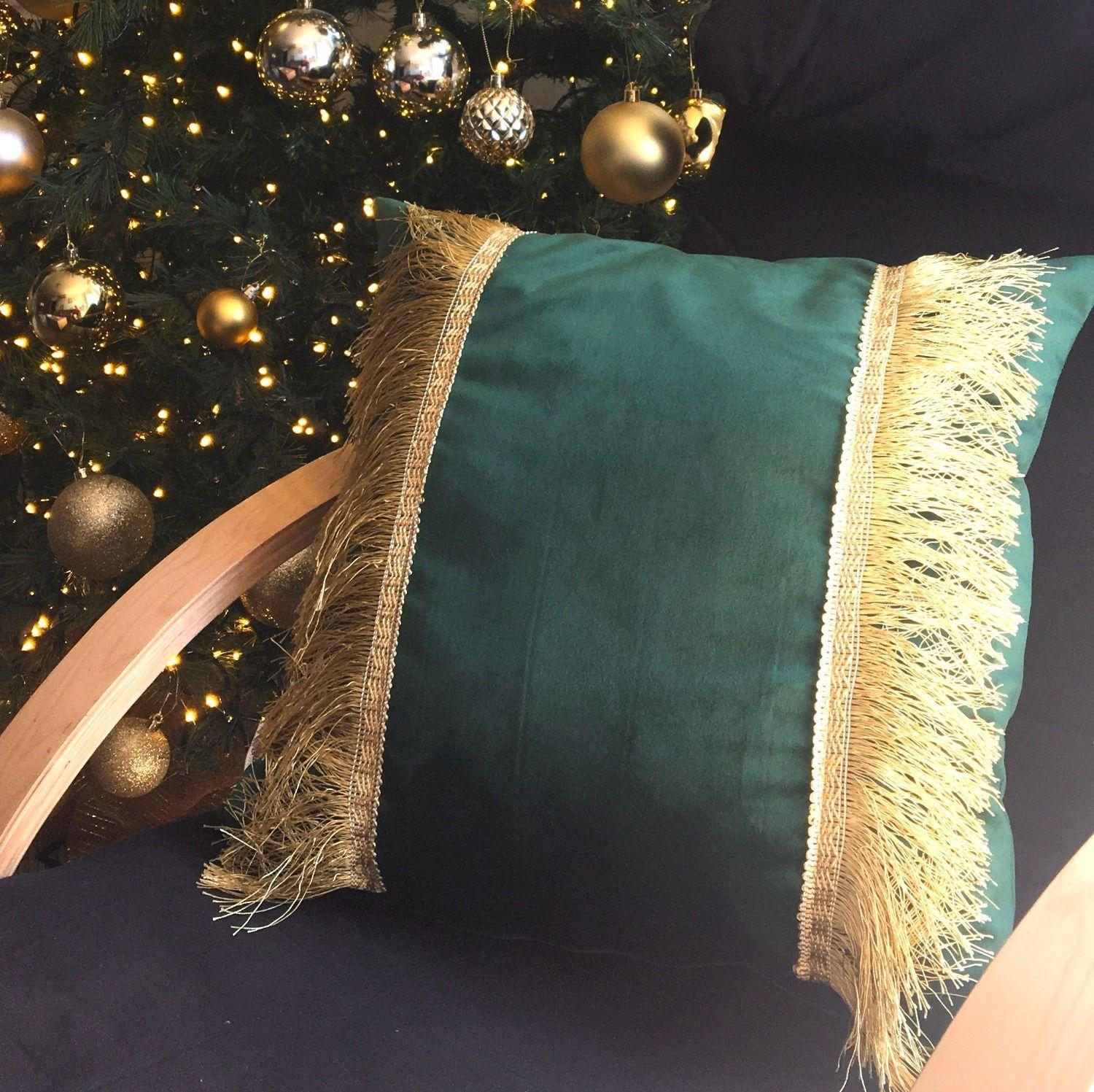COJIN DECORATIVO DISEÑO FESTIVO VERDE Y DORADO 50x50 RELLENO-1