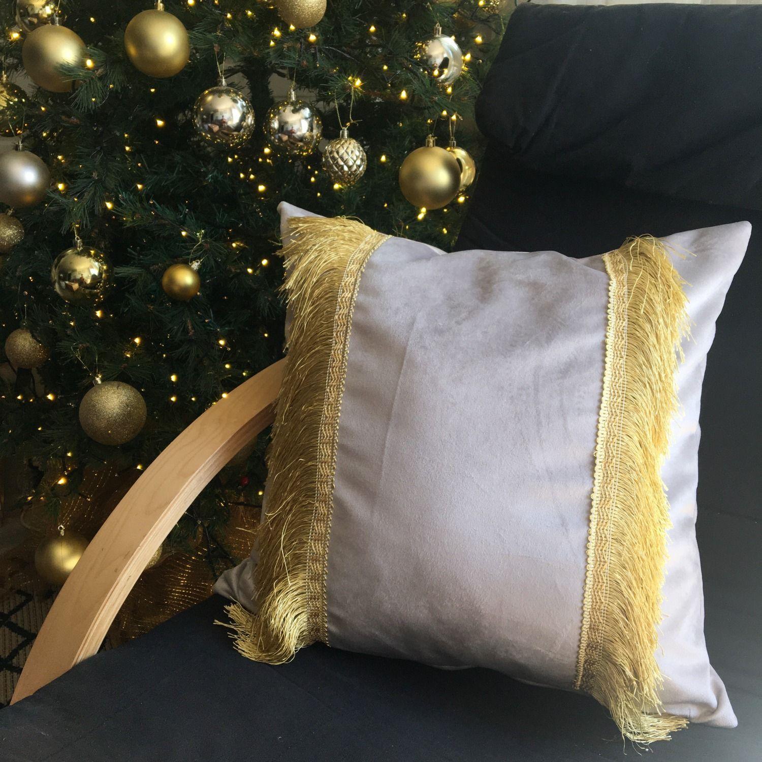 COJIN DECORATIVO DISEÑO FESTIVO GRIS Y DORADO 50x50 RELLENO-2