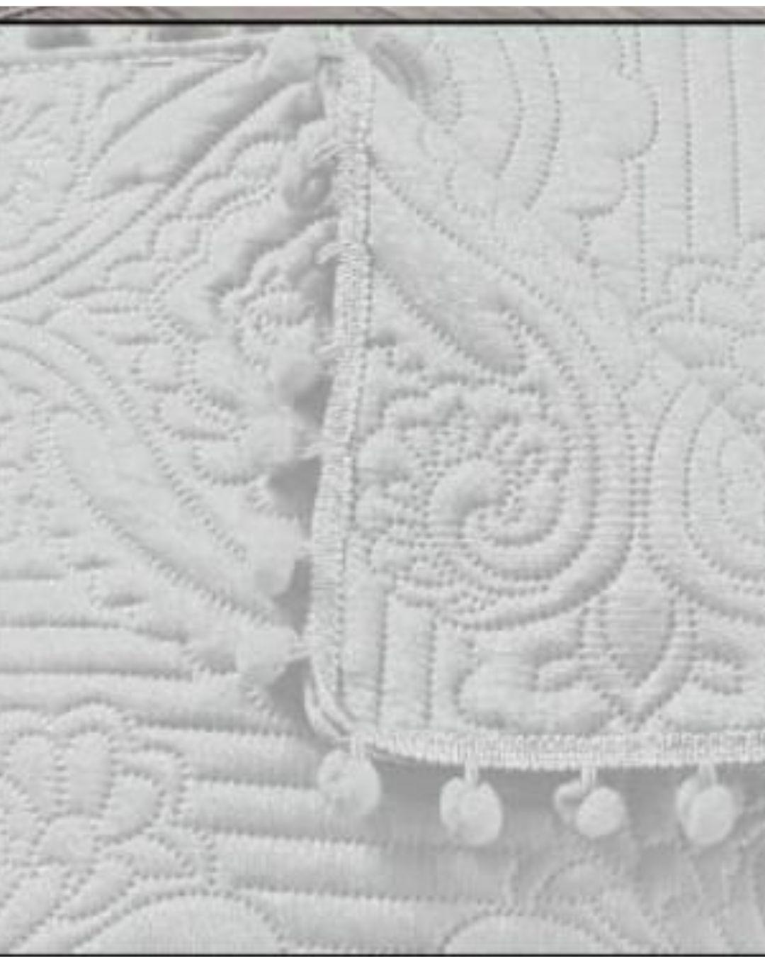 CUBRECAMA CON POMPONES ELEGANTE-2P.WM.-2