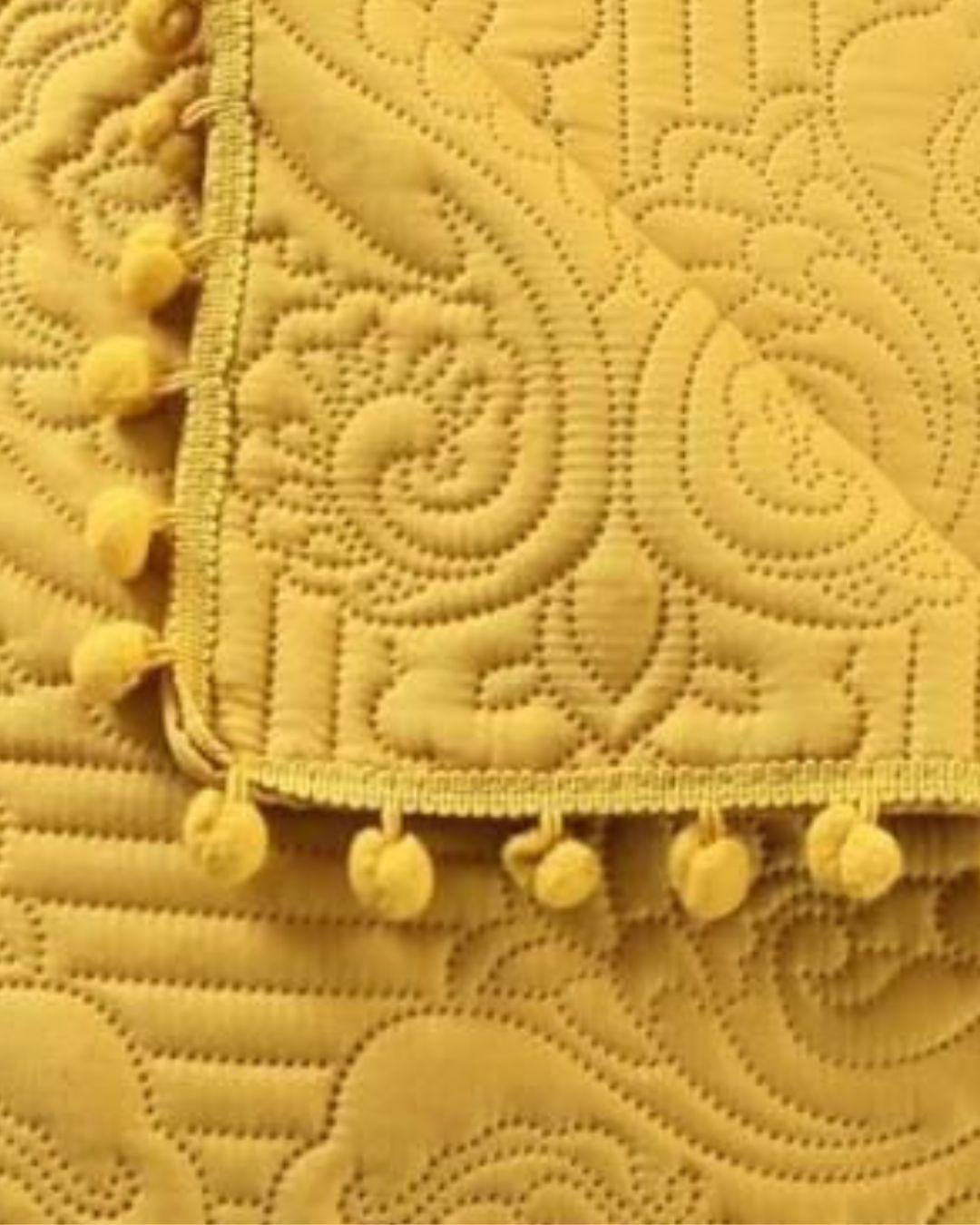 CUBRECAMA CON POMPONES ELEGANTE-2P.WM-2