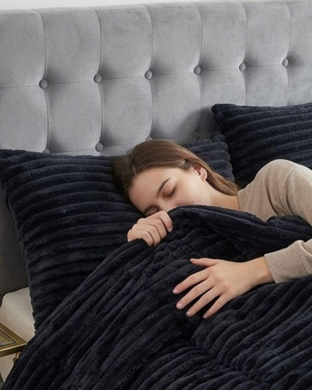 Cobertor de Invierno Premium - Textura Acanalada Lineales y Chiporro Extra Suave Gris Oscuro GSOL-2