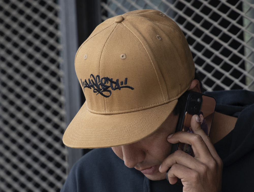 Gorro Unisex Gangsta Cp Snap Tag Café-2