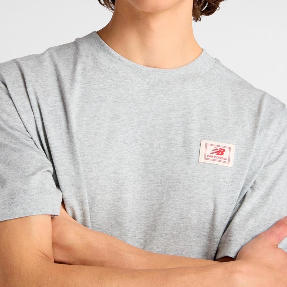 Polera Lifestyle Hombre New Balance Woven Label Gris-4