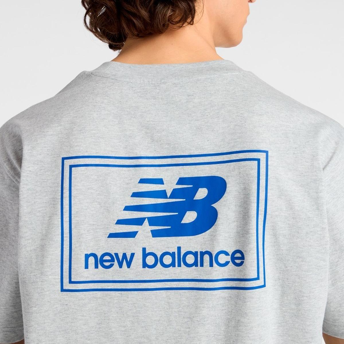 Polera Lifestyle Hombre New Balance Woven Label Gris-5