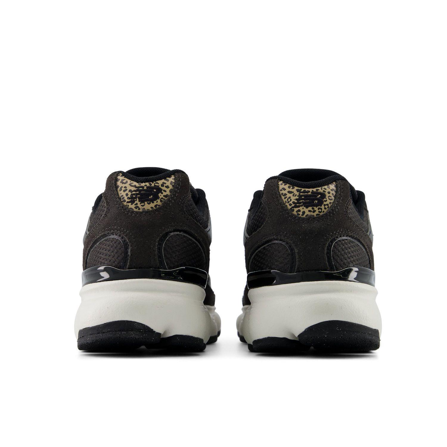 Zapatillas Urbanas Mujer New Balance 603 Negra Print-5