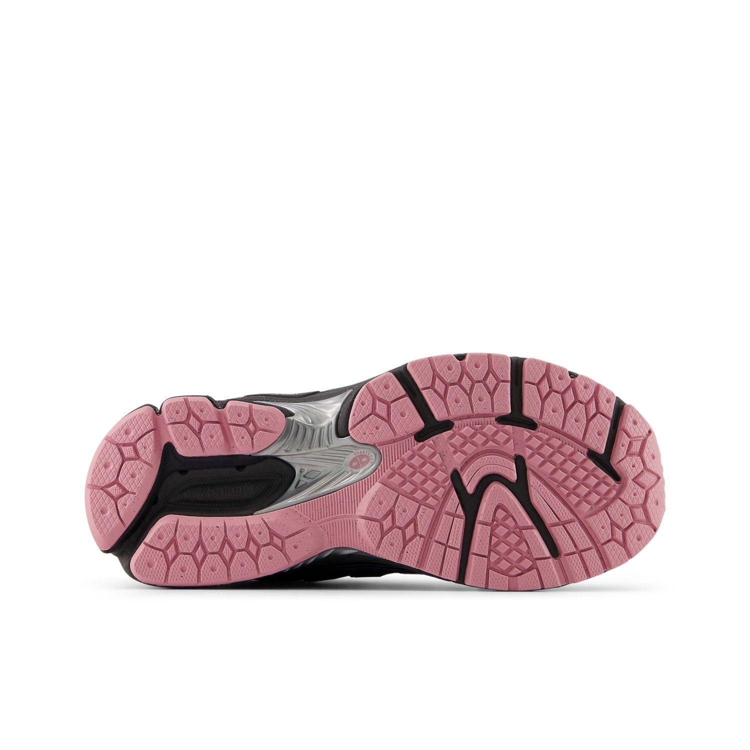 Zapatillas Urbanas Niños New Balance 1906 R Negras/Rosada-4