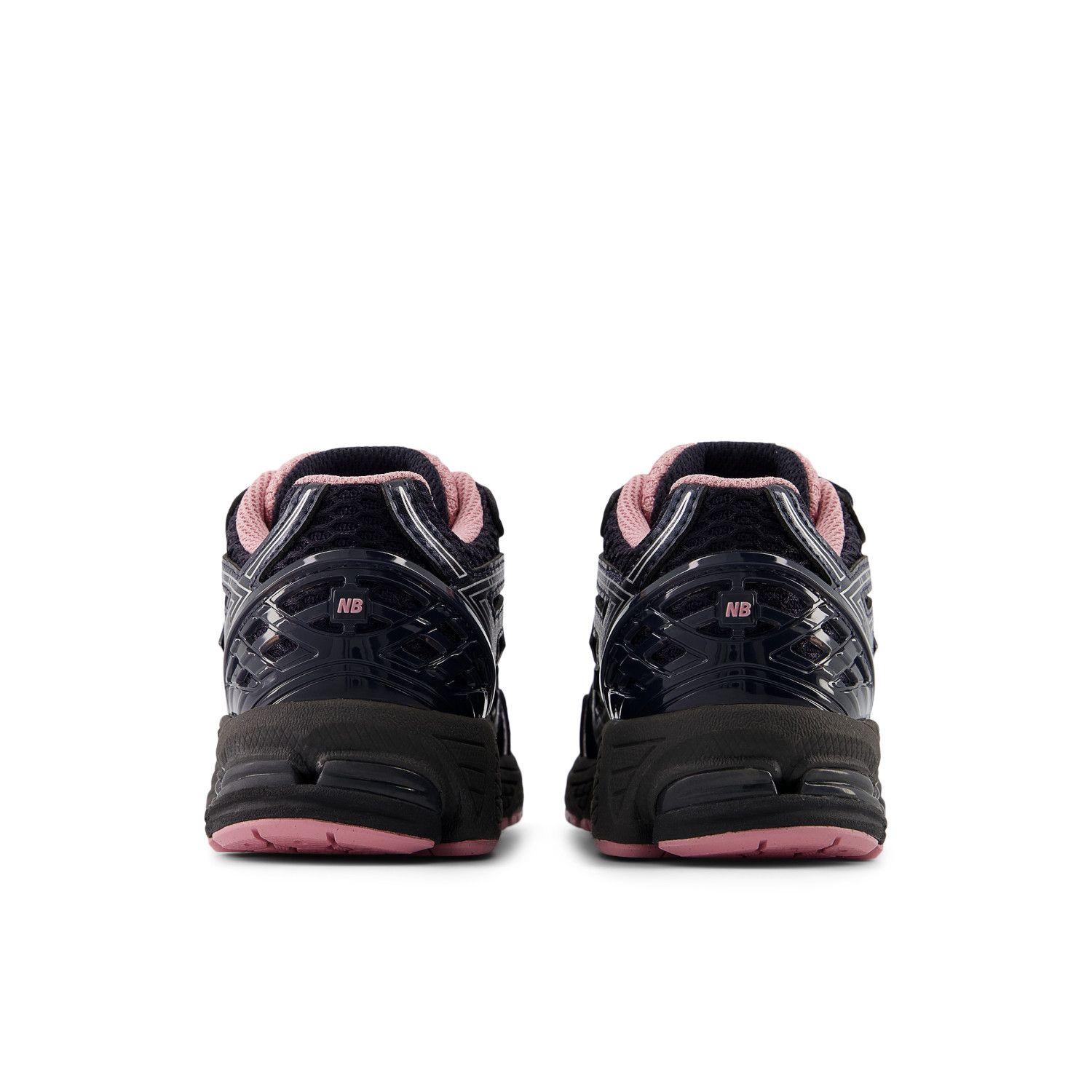 Zapatillas Urbanas Niños New Balance 1906 R Negras/Rosada-5