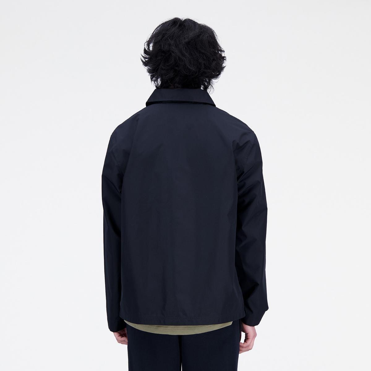 Chaqueta Lifestyle Hombre New Balance Essentials Negra-1