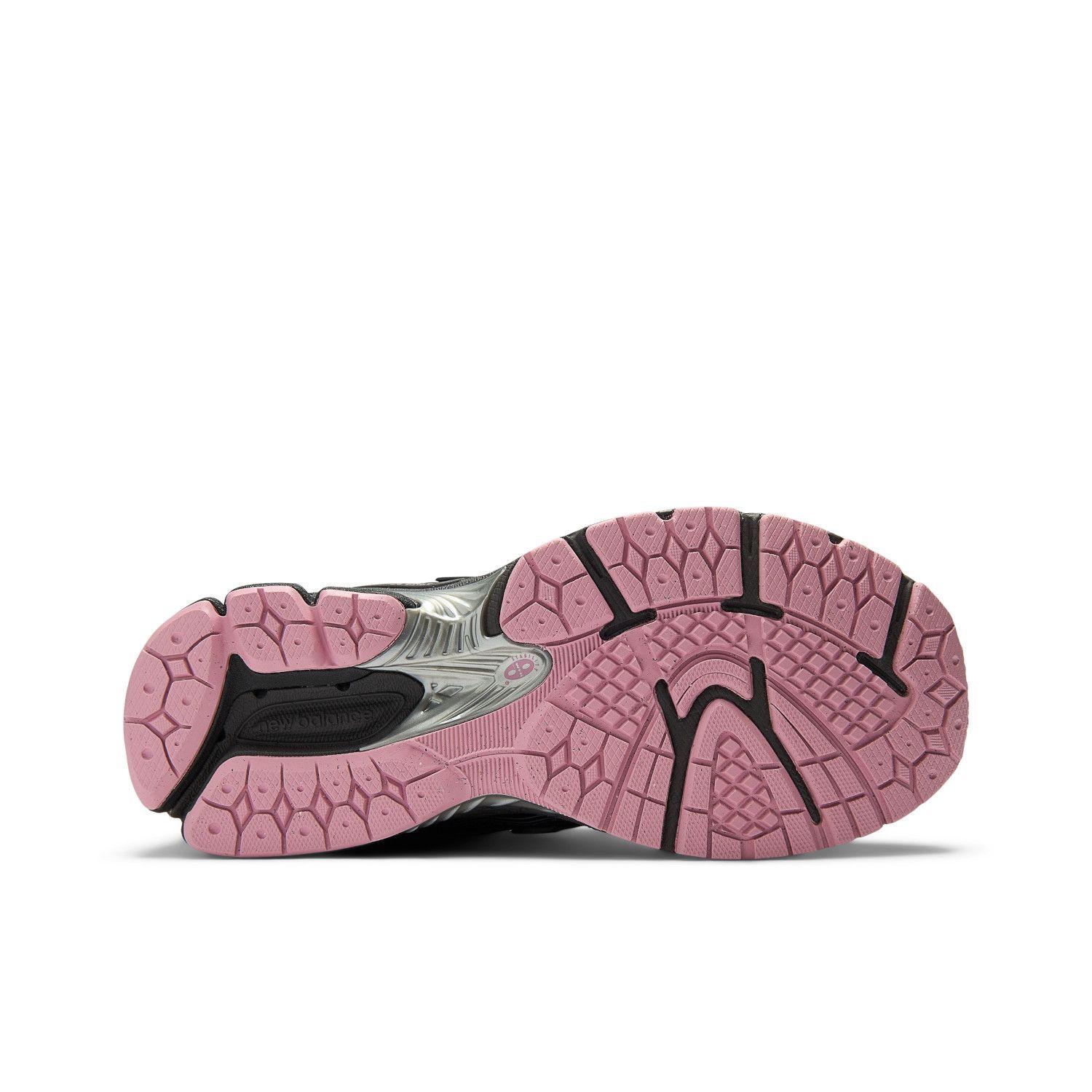 Zapatillas Urbanas Niños New Balance 1906 R Negra/Rosa-4