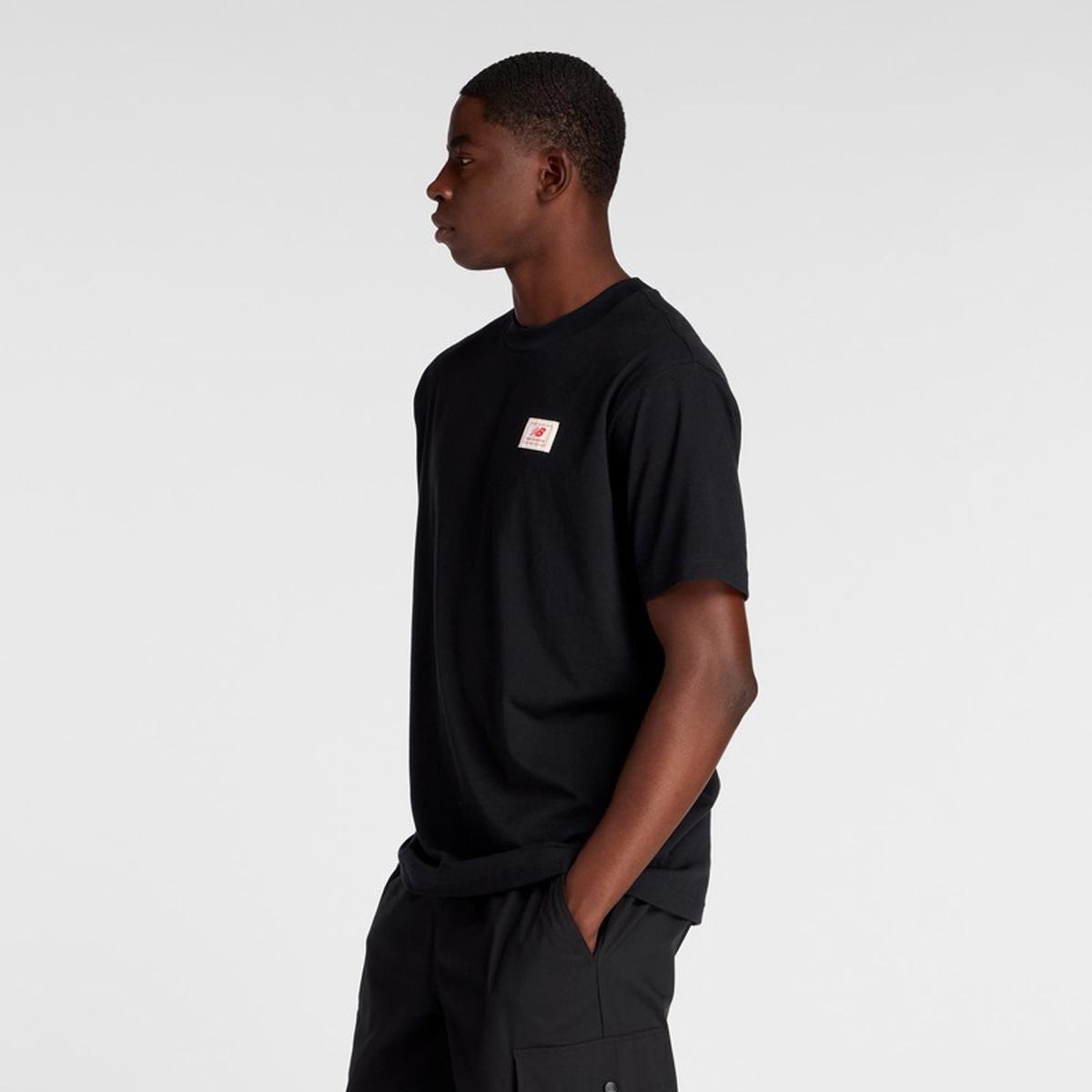 Polera Lifestyle Hombre New Balance Woven Label Negro-1
