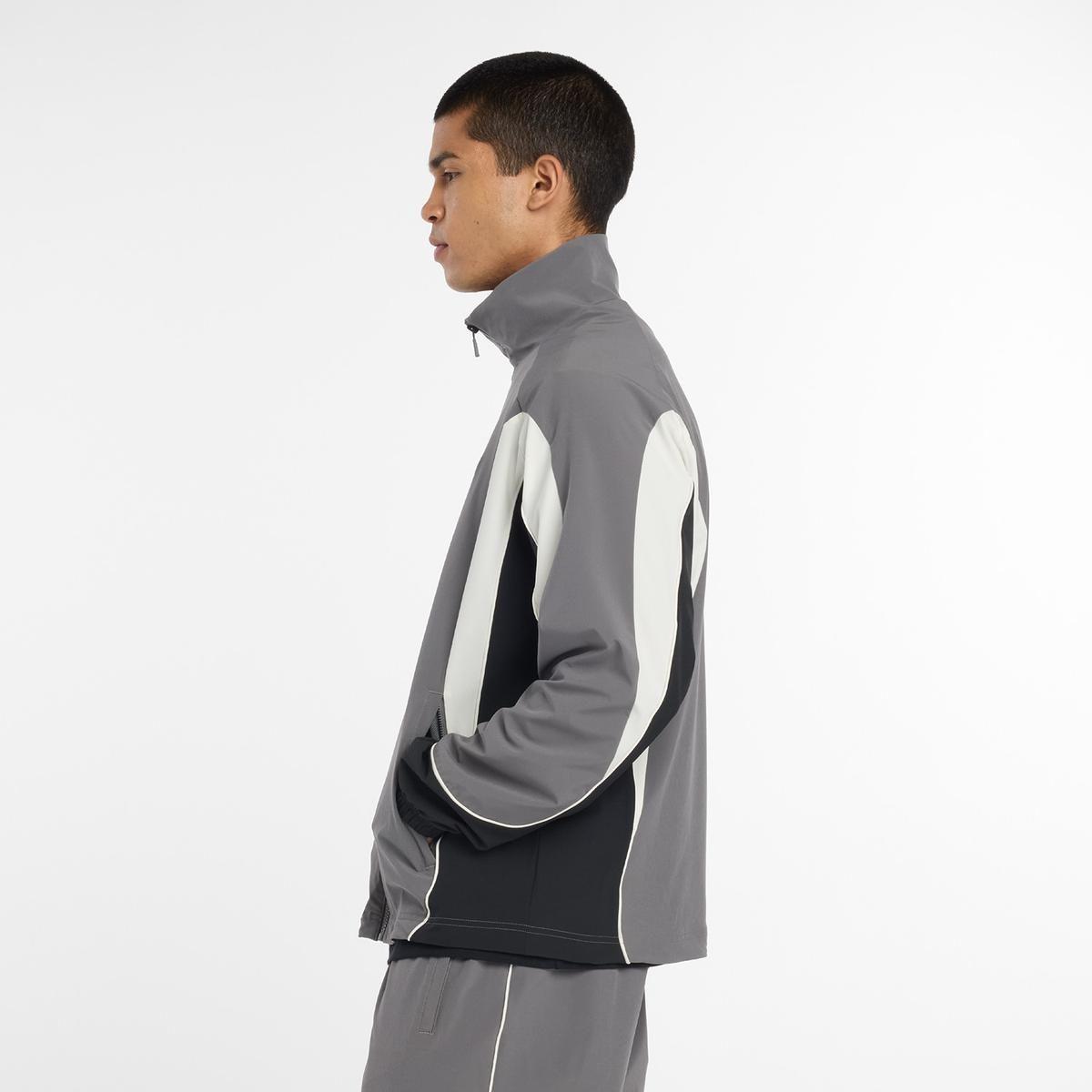 Chaqueta Lifestyle Hombre New Balance In Game Woven Gris-2