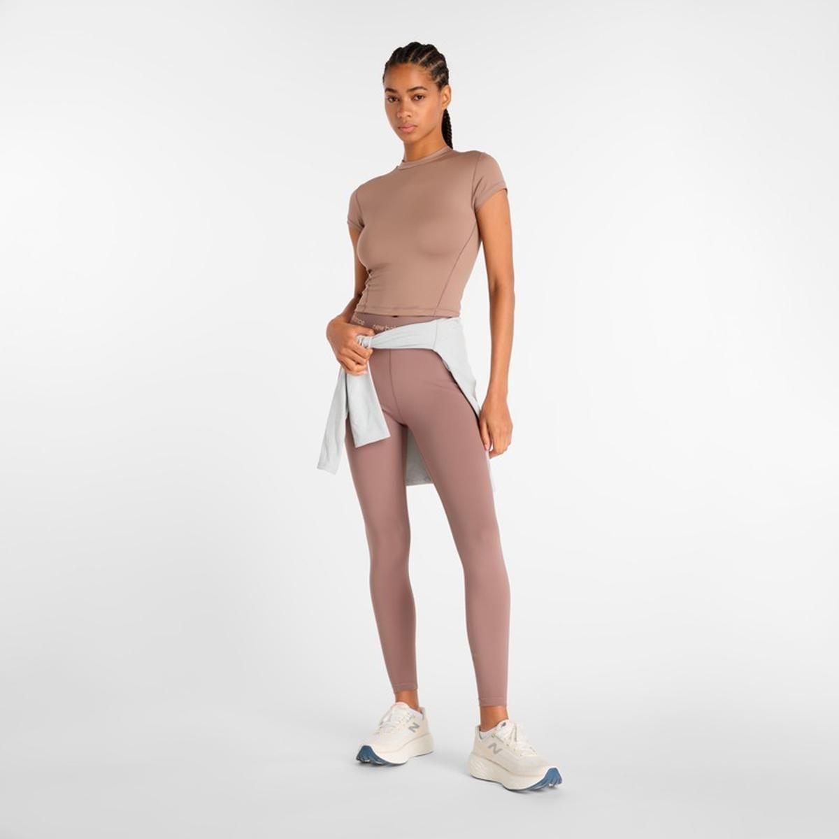Polera Entrenamiento Mujer New Balance NB Define Fitted Café-6