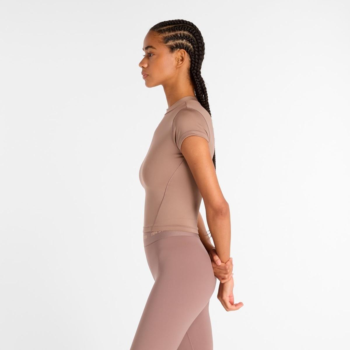 Polera Entrenamiento Mujer New Balance NB Define Fitted Café-2
