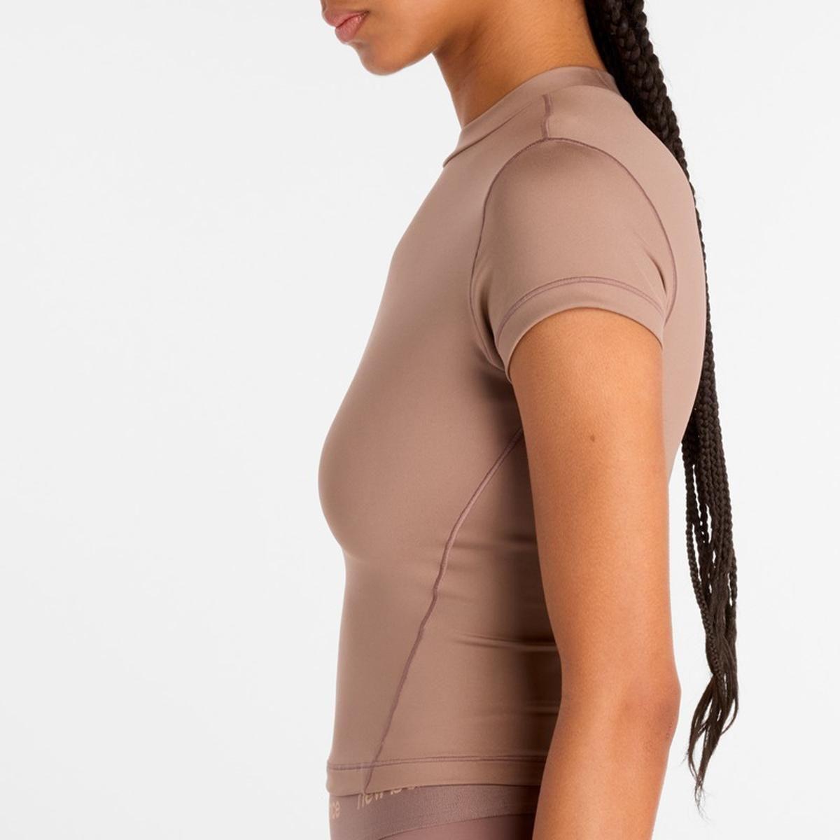Polera Entrenamiento Mujer New Balance NB Define Fitted Café-4