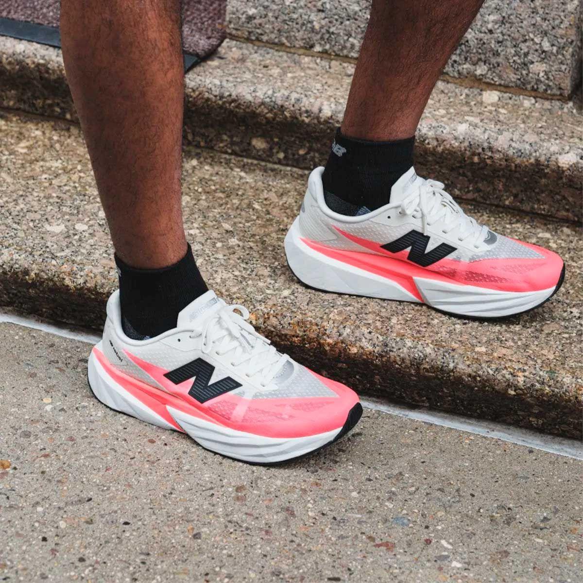 Zapatillas Running Hombre New Balance Fuel Cell Rebel v5 Bic-4