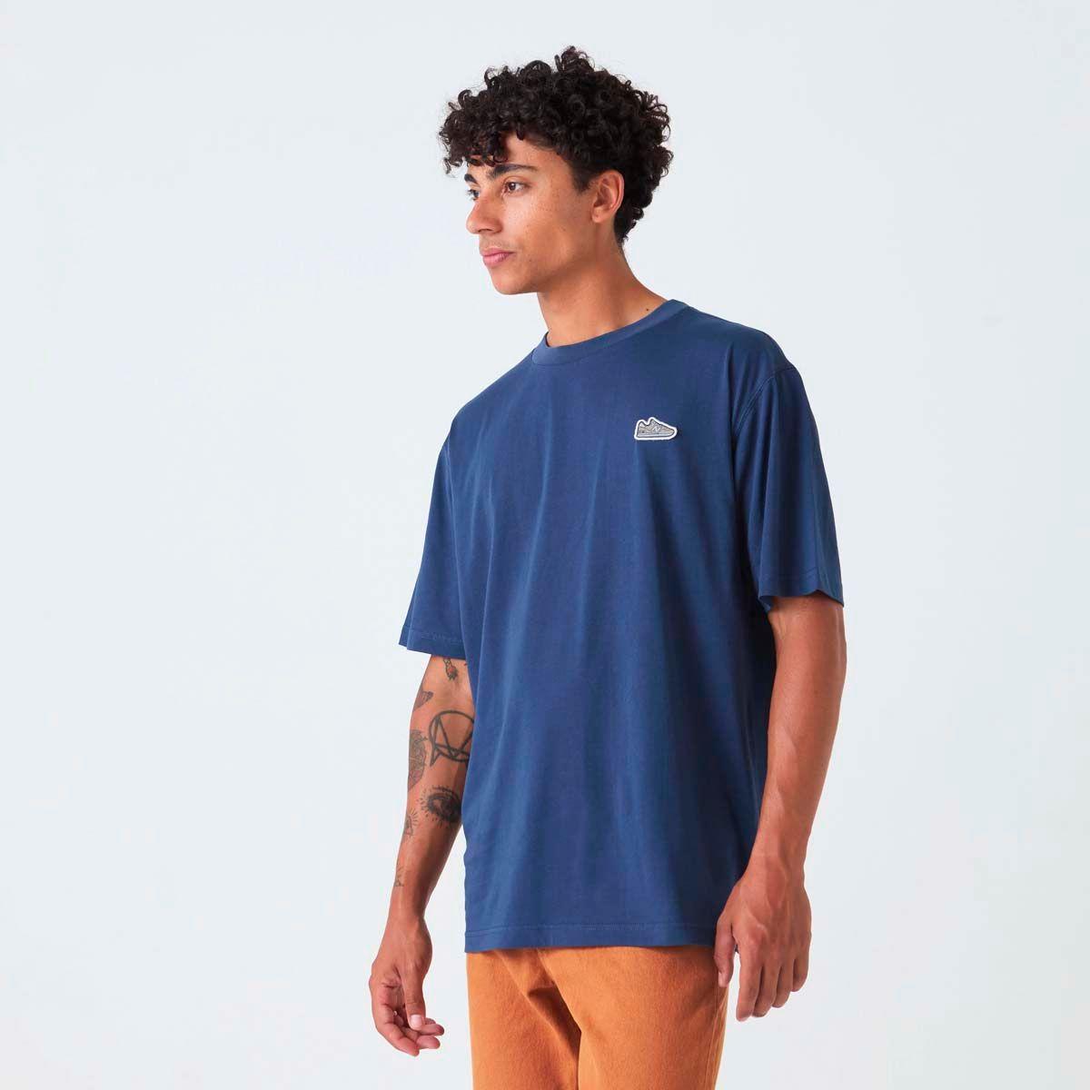 Polera Lifestyle Hombre New Balance Athletics 574 Patch Azul-2