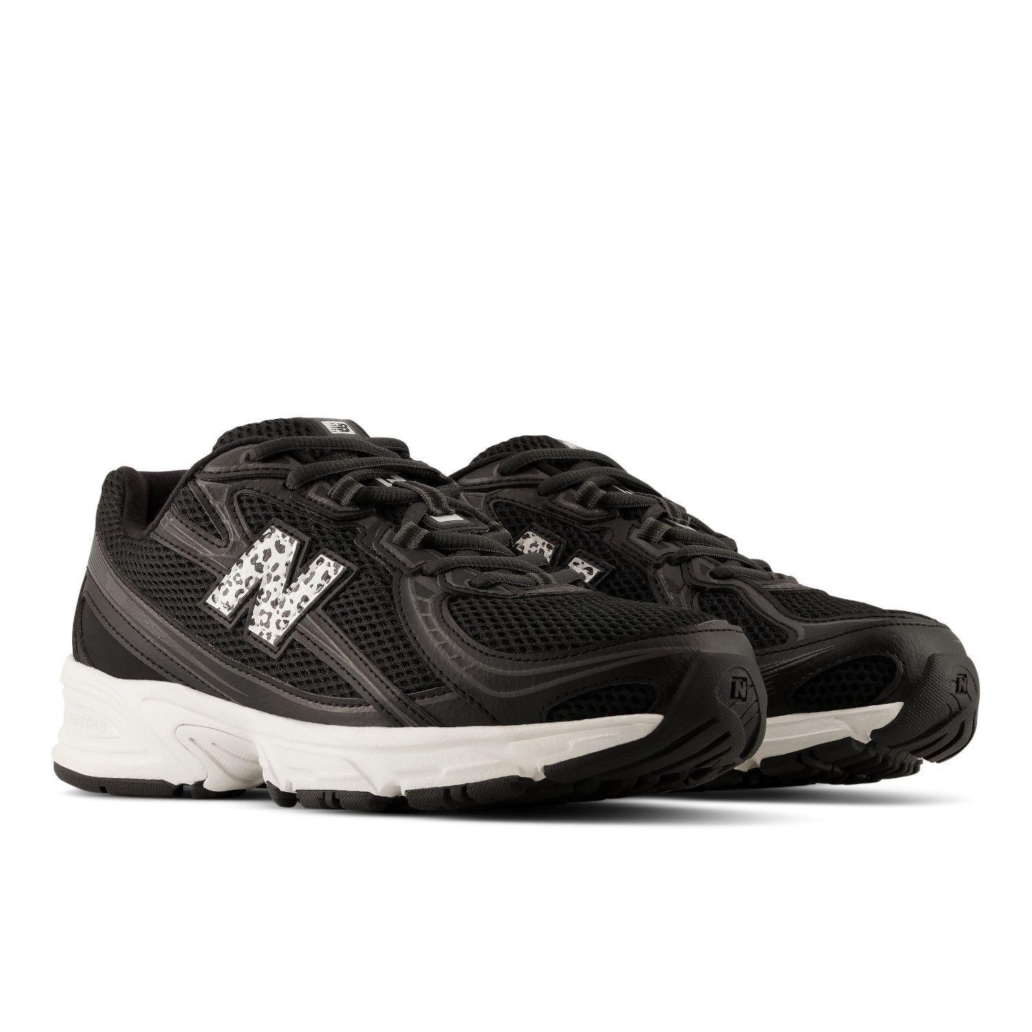 Zapatillas Urbanas Unisex New Balance 740 Negra/Print-3