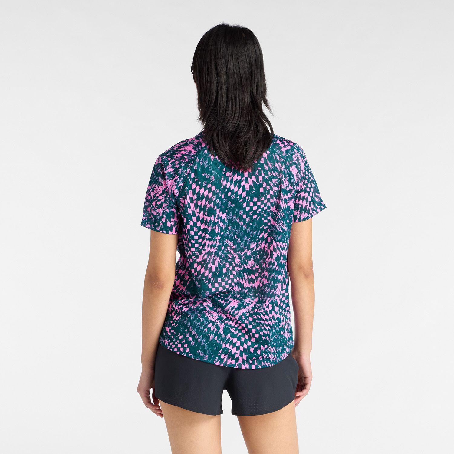Polera Mujer New Balance RC Essential Printed Londres Multi-3