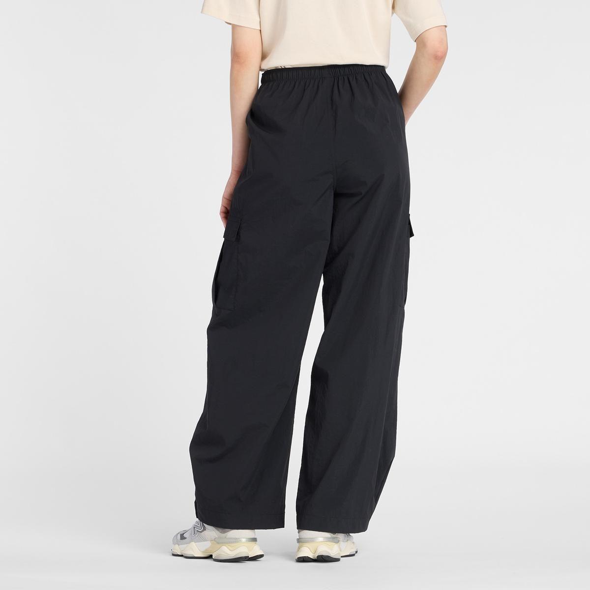 Pantalón Lifestyle Mujer New Balance Woven Cargo Negro-1