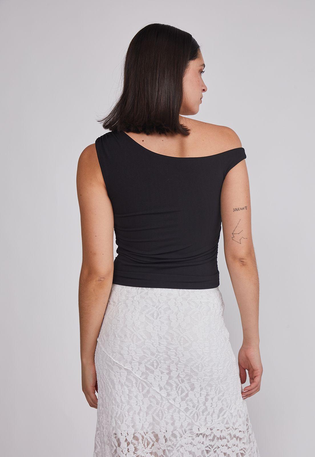 Peto Mujer Hombro Caído Negro Sioux-3