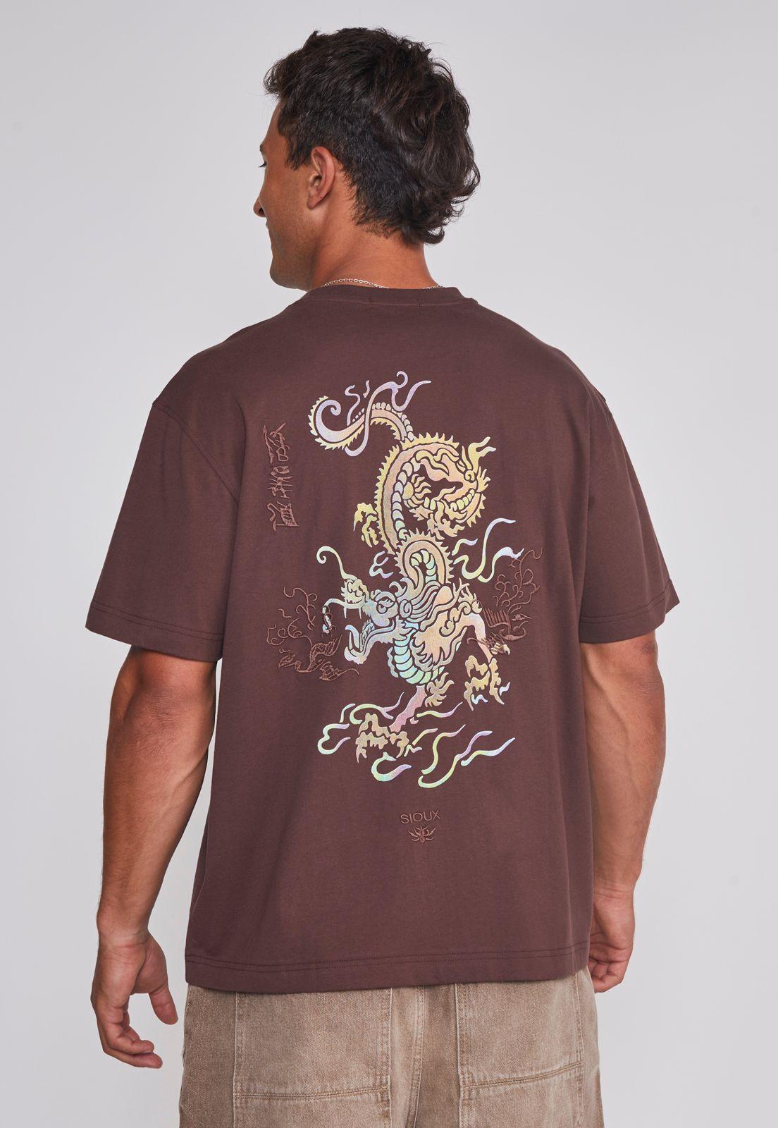 Polera Hombre Dragón Bordado Café Sioux-1