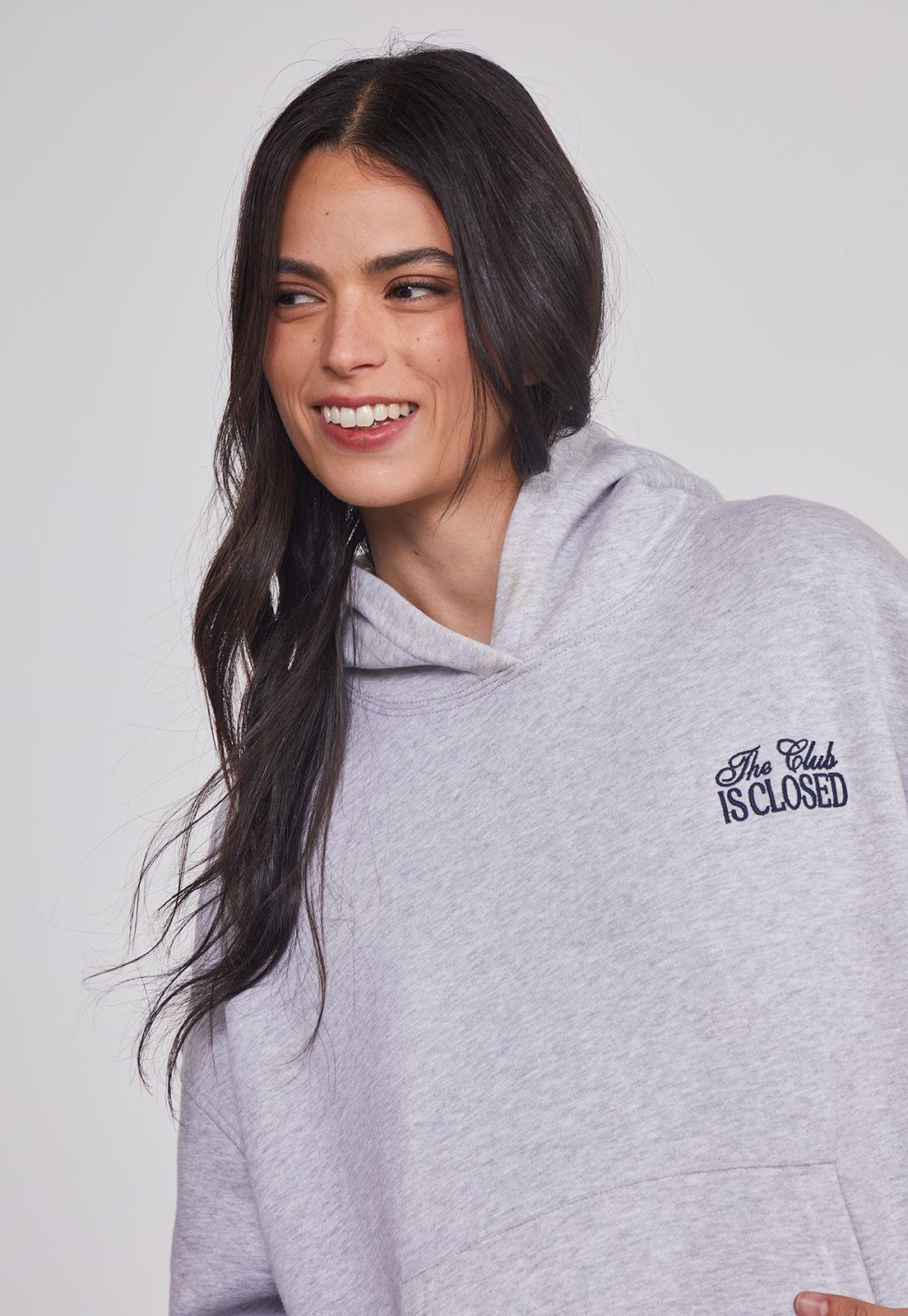 Polerón Mujer Bordado Espalda Gris Sioux-3