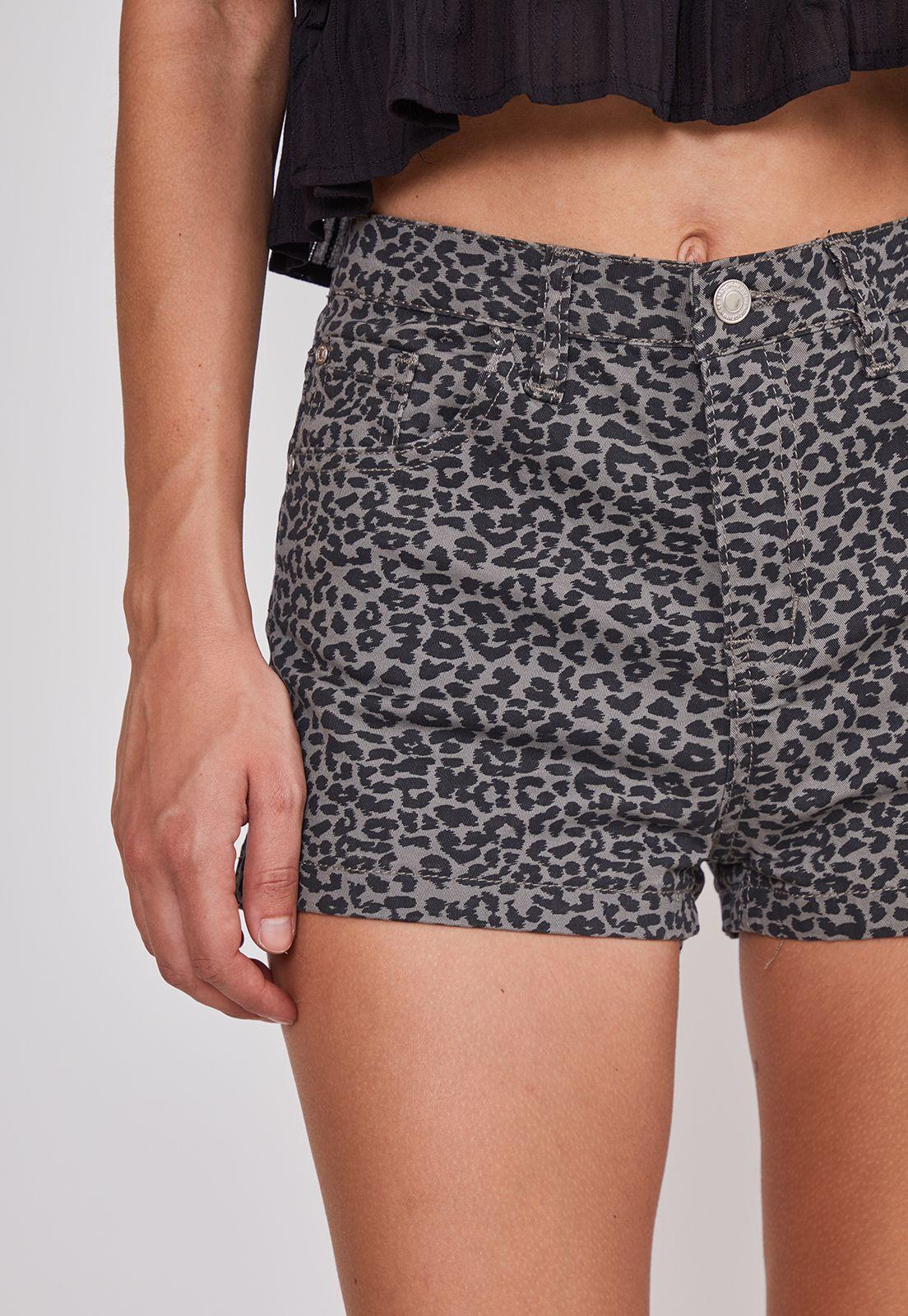 Short Mujer Leopardo Café Sioux-2