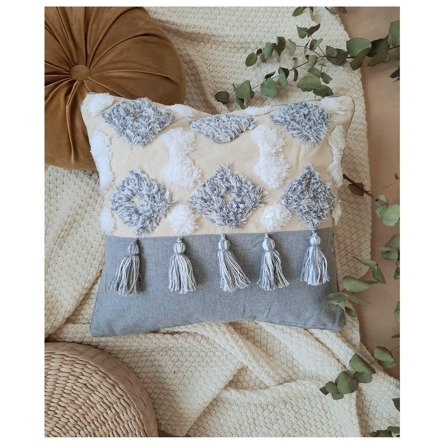 Funda cojín boho gris borlas-1