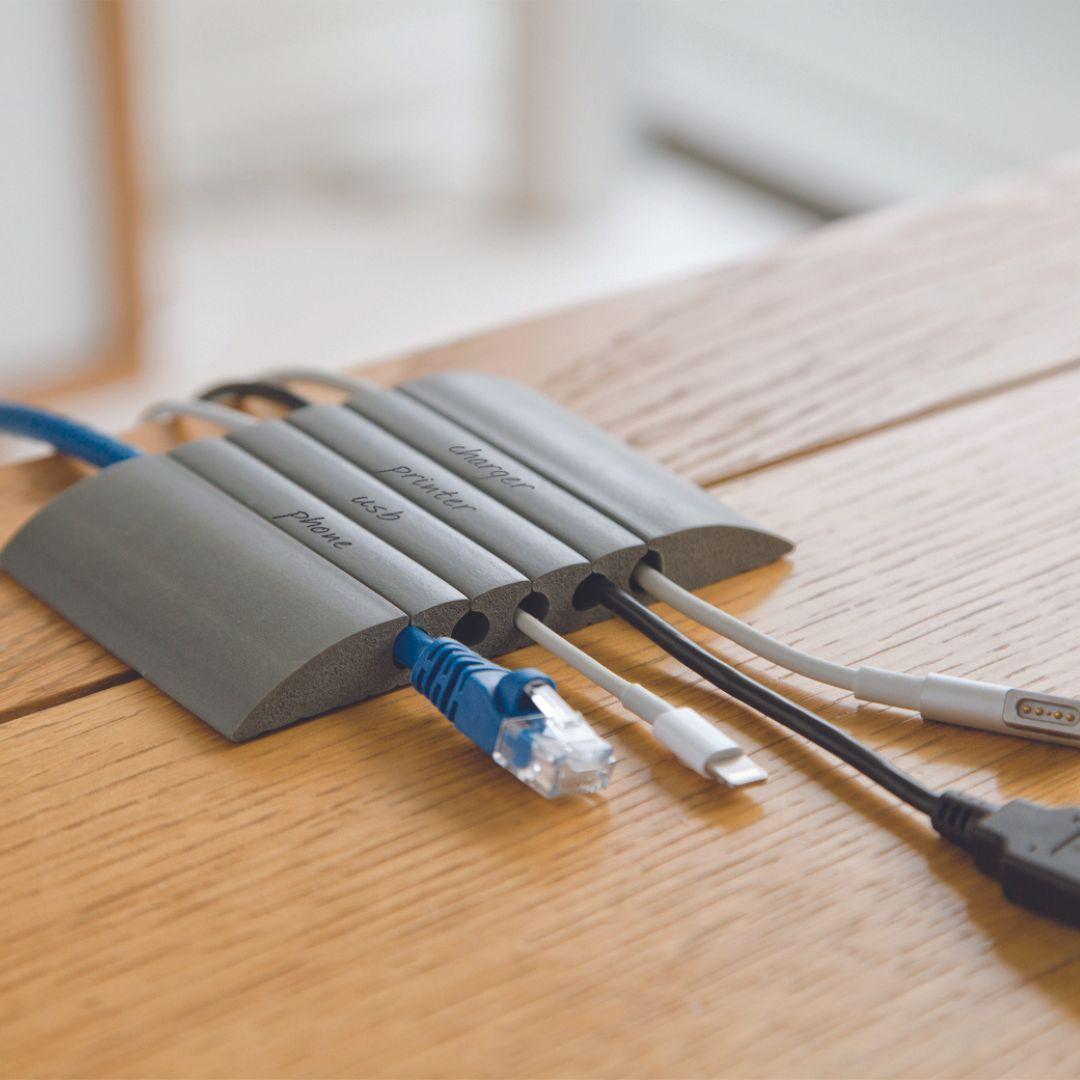Organizador y Sostenedor de Cables Adhesivo Color Gris.-4