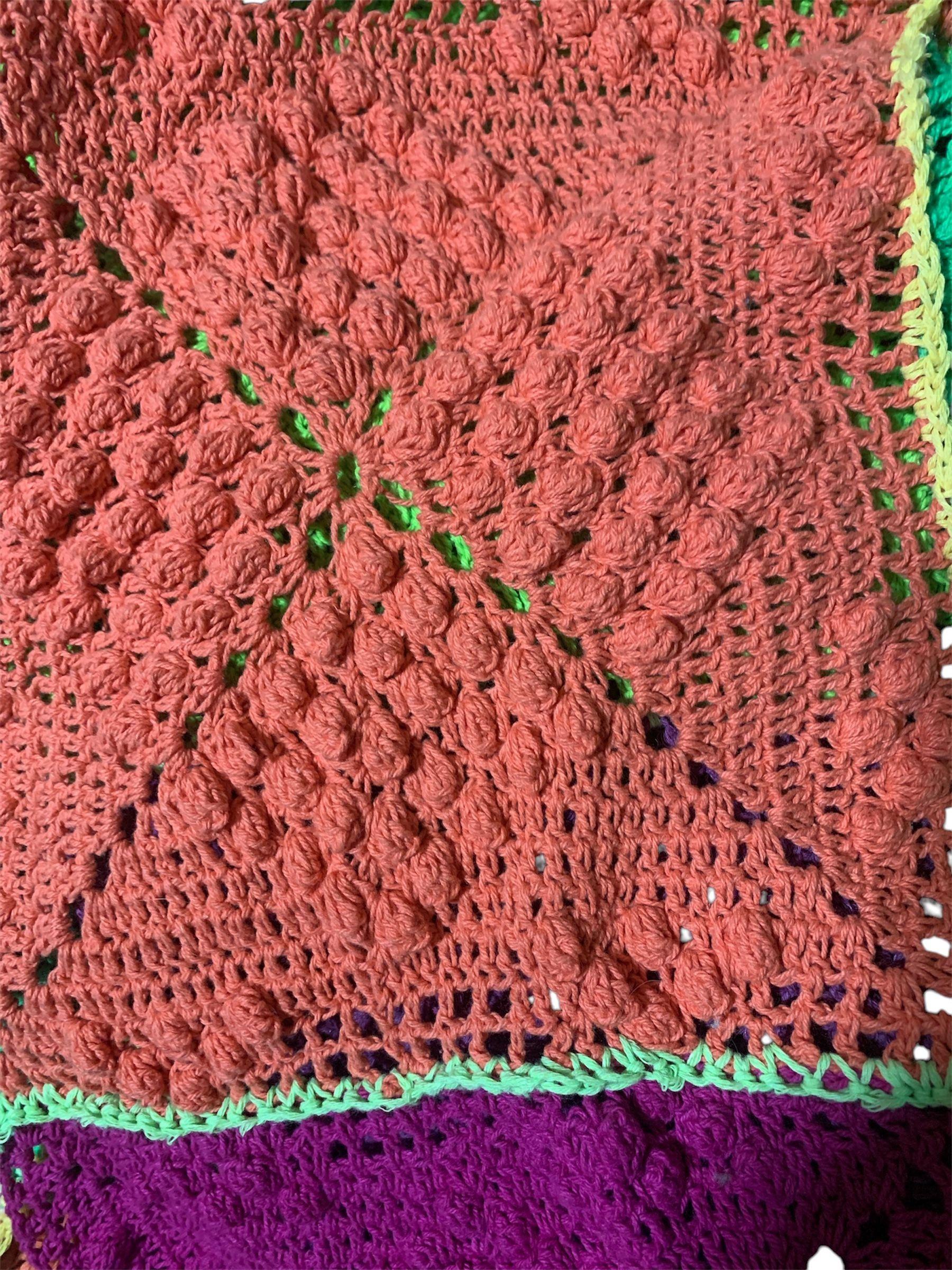 COLCHA A CROCHET MULTICOLOR CUBRECAMA-1