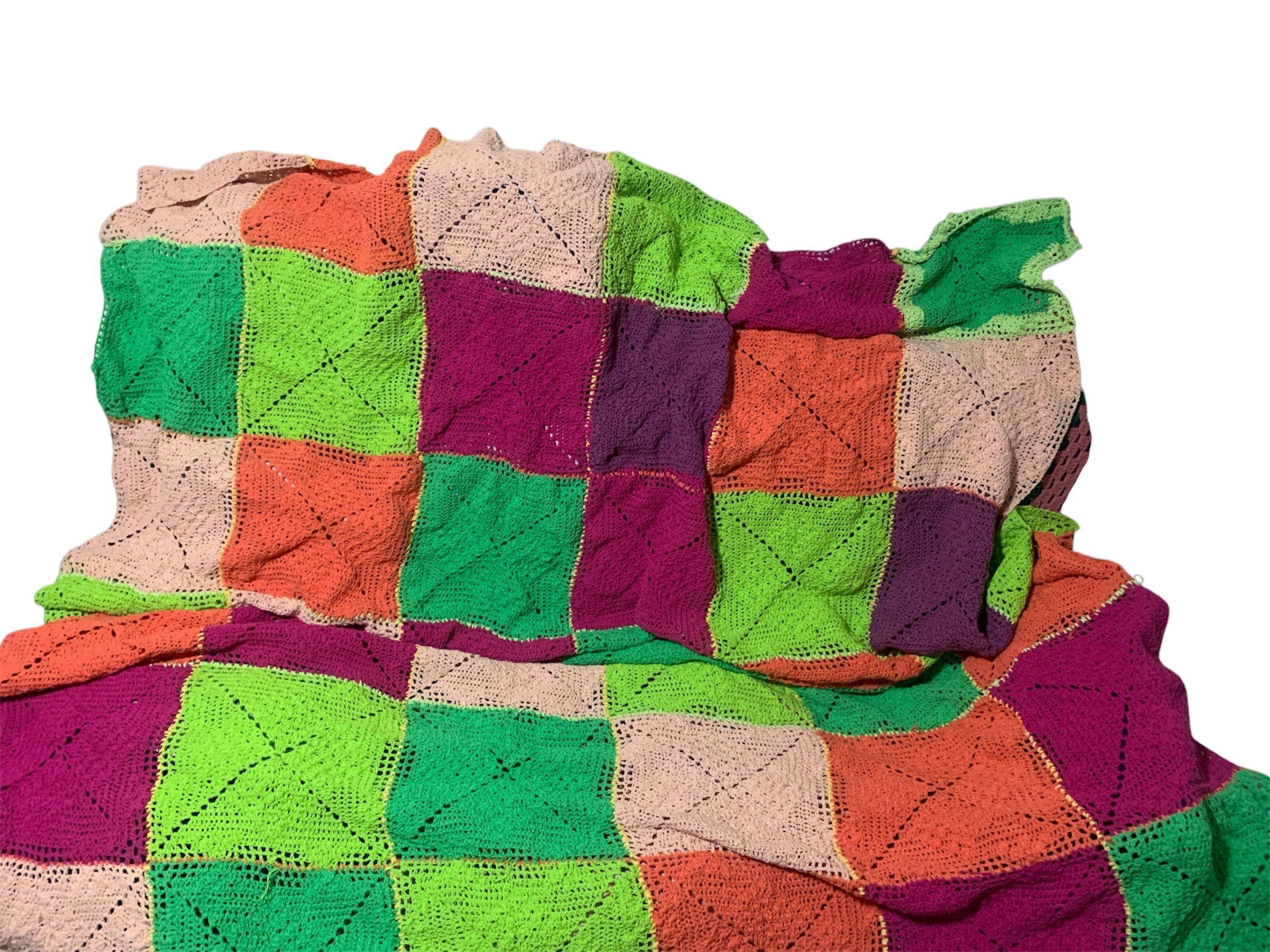 COLCHA A CROCHET MULTICOLOR CUBRECAMA-2