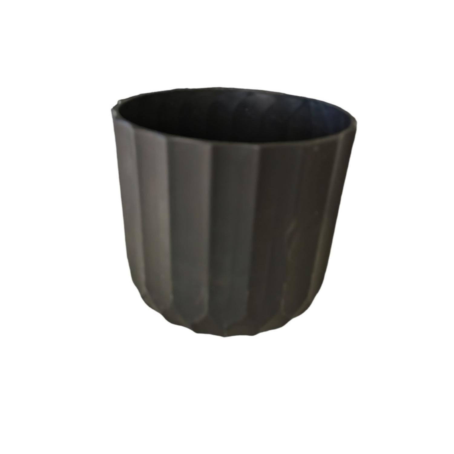Macetero Plastico Negro. Medidas: D14,7 x Alt 13,5cm-0