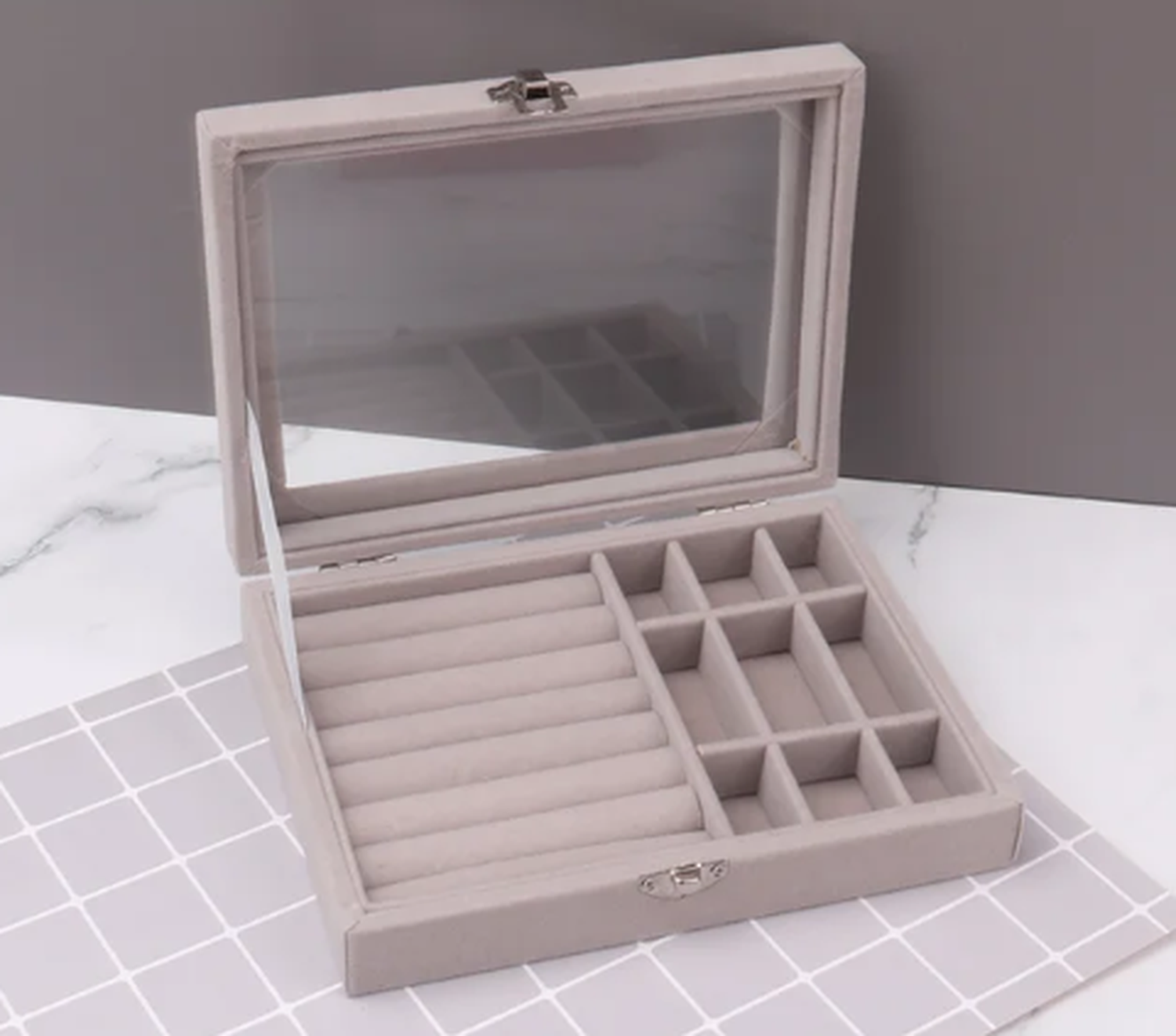 Elegancia en Terciopelo Gris: El Joyero Perfecto para tus Accesorios-0