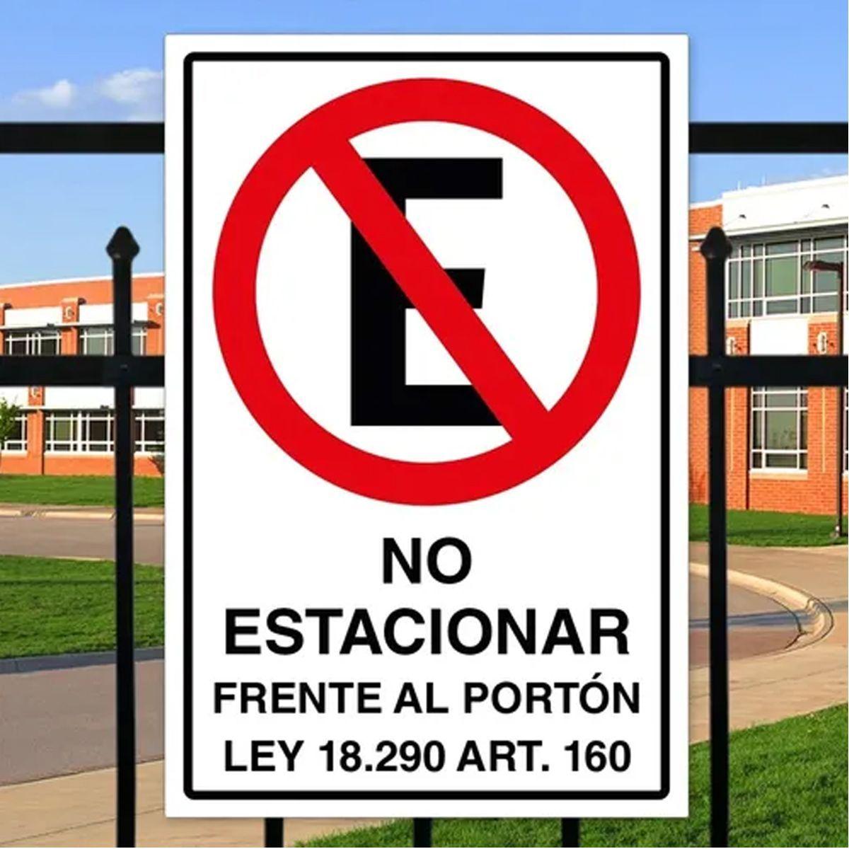 Aviso No Estacionar sobre base metalica 20x30 cms-1