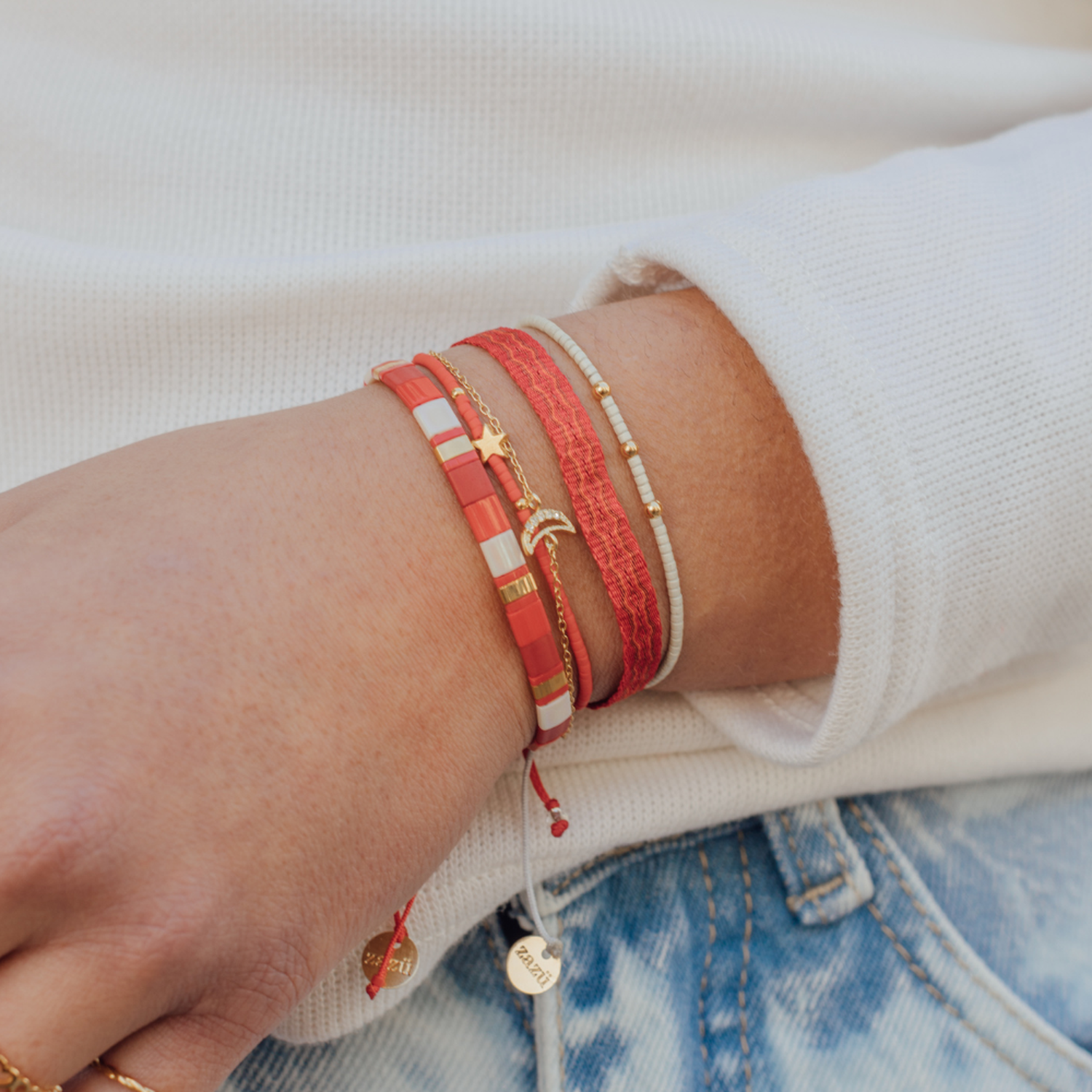 Pulsera Marfil con mostacillas bañadas en oro-2