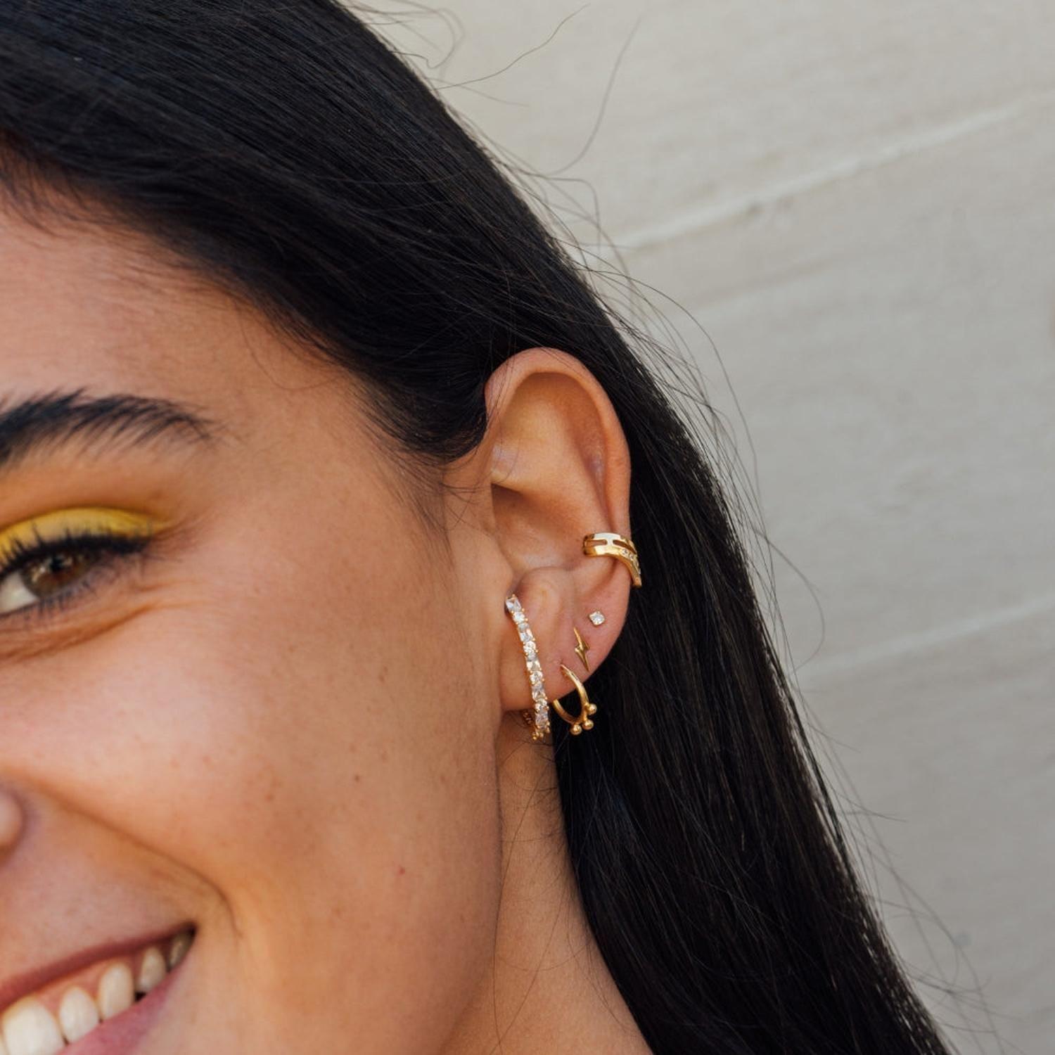 Mini Argollas con Puntos Bañadas en Oro-2
