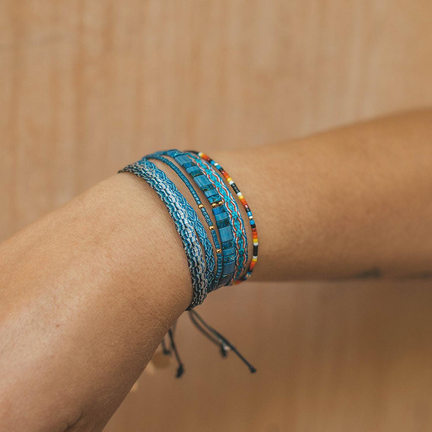 Pulsera Chenoa Azul con Mostacillas Bañadas en Oro-2