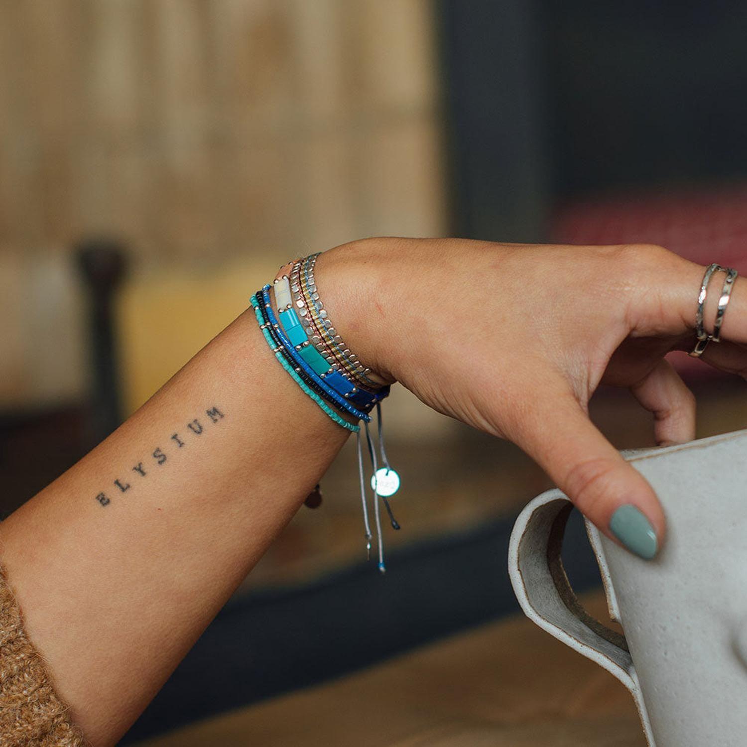 Pulsera Celeste con Mostacillas de Plata-3