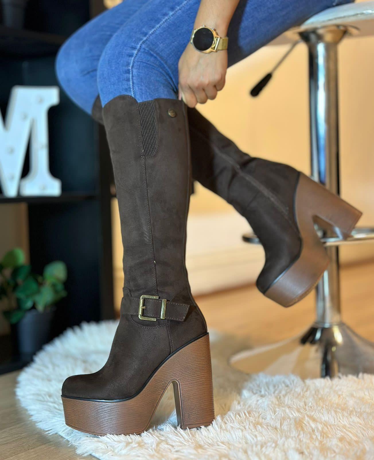 Botas Mujer en Gamuza Taco Alto Con Plataforma M457-1