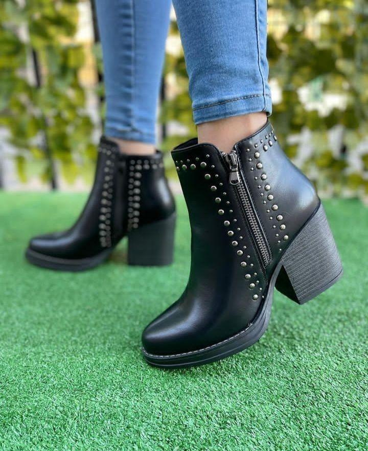Botin Negro Mujer  con Tachas M358-3