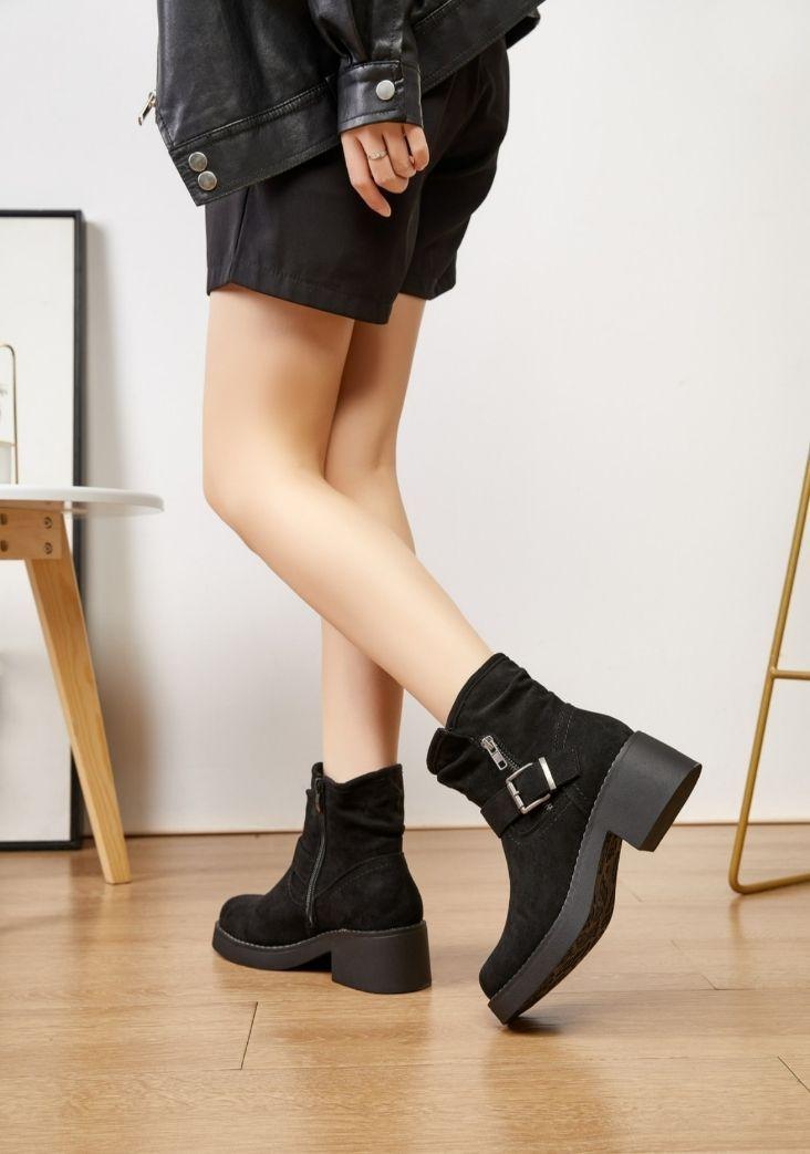 Botin Mujer en  Gamuza Taco Bajo M479-2