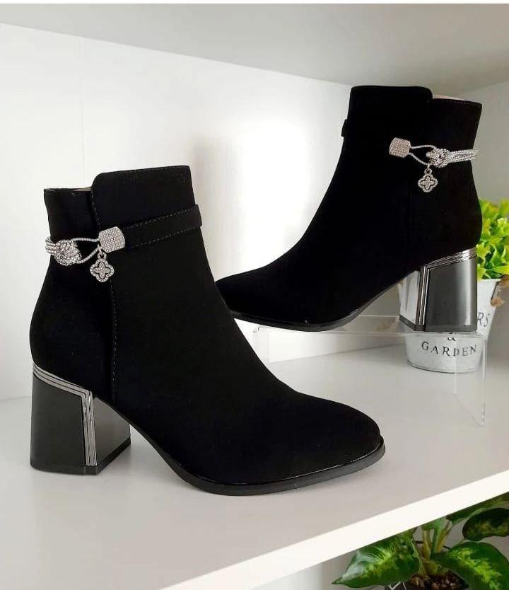 Elegante Botín Para Dama En Gamuza Taco Medio  M326-1